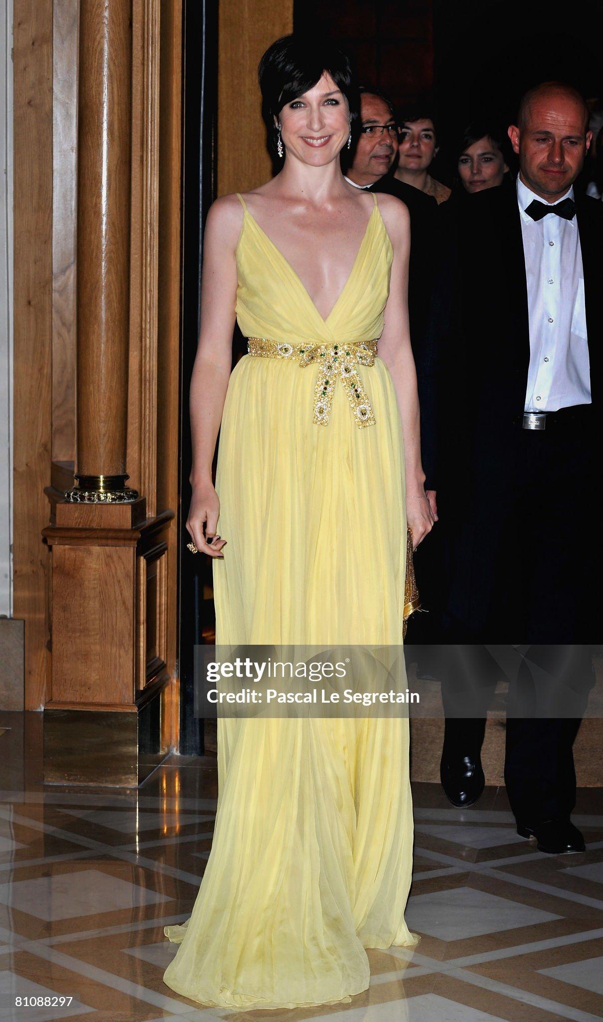 Christian Dior by John Galliano Resort 2008 Robe en soie jaune avec ceinture ornée de bijoux en vente 11
