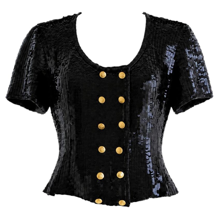 Top de noche de Chanel, colección otoño-invierno 1989, con lentejuelas negras y botones dorados