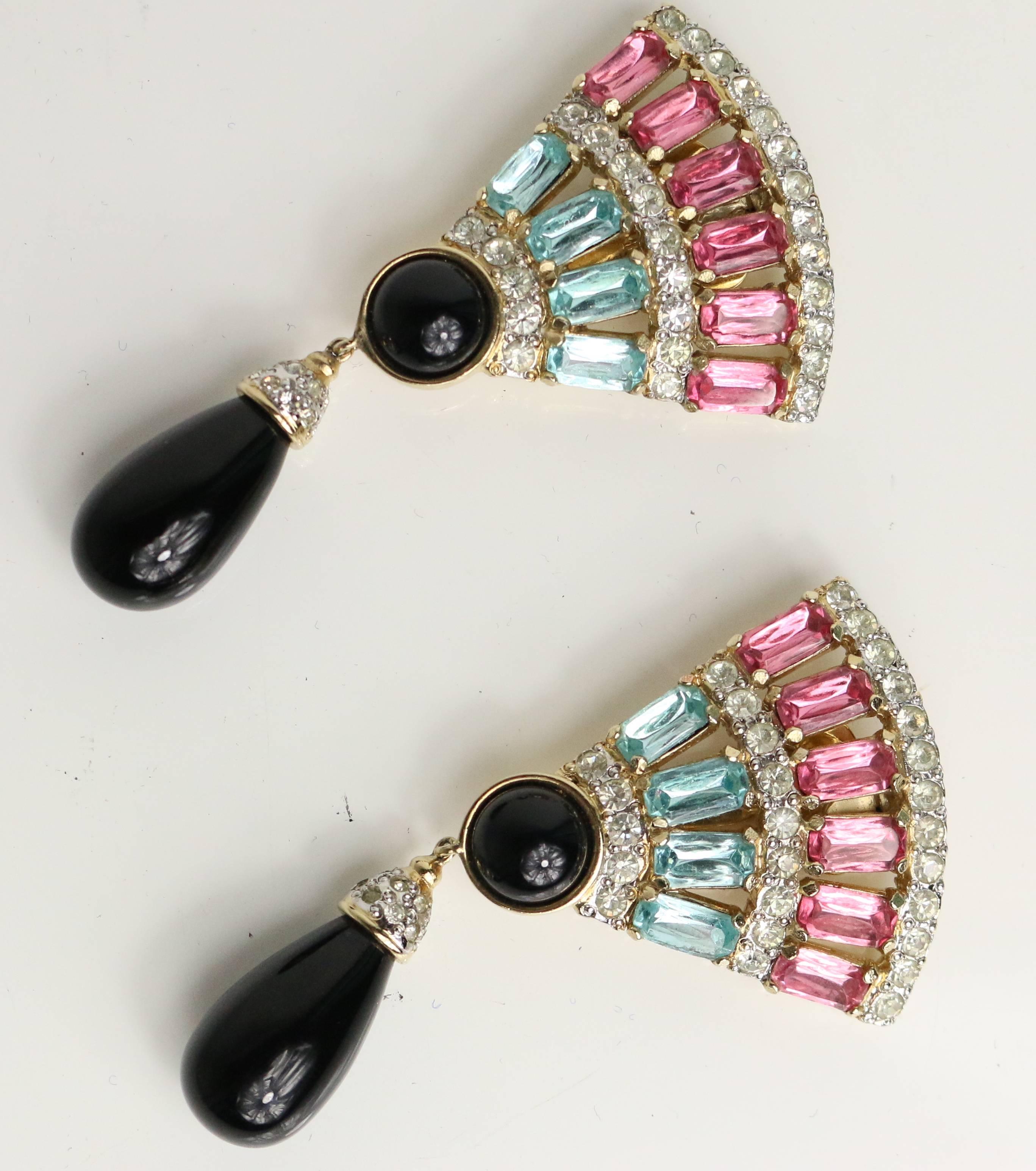 - Vintage 80s Valentino gold tone with turquoise/pink rhinestones with black dangle drop clip-on earrings. 

- Height: 3in, Length on top: 2in. 

