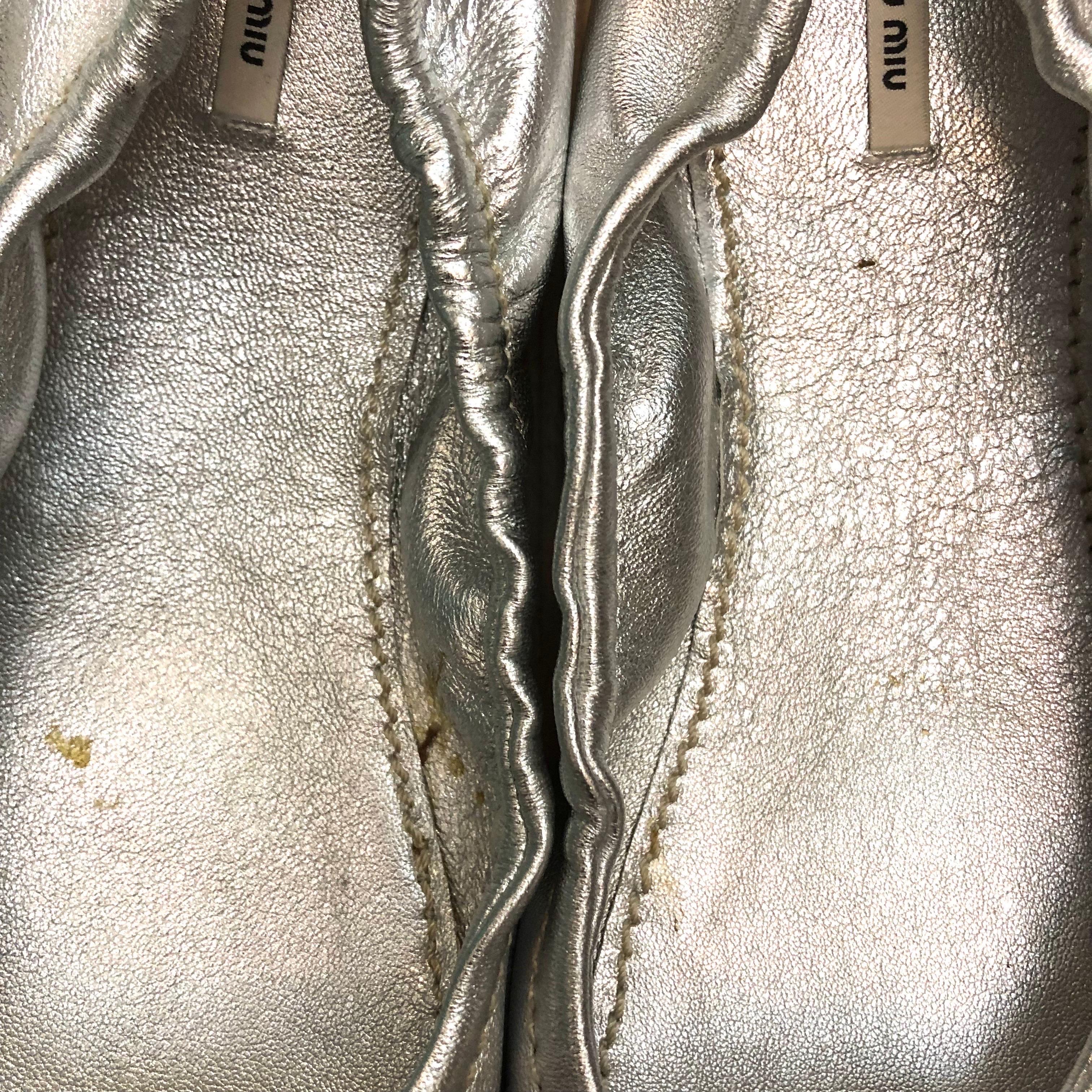 Argent Mui Chaussures à bout ouvert en métal argenté métallisé en vente