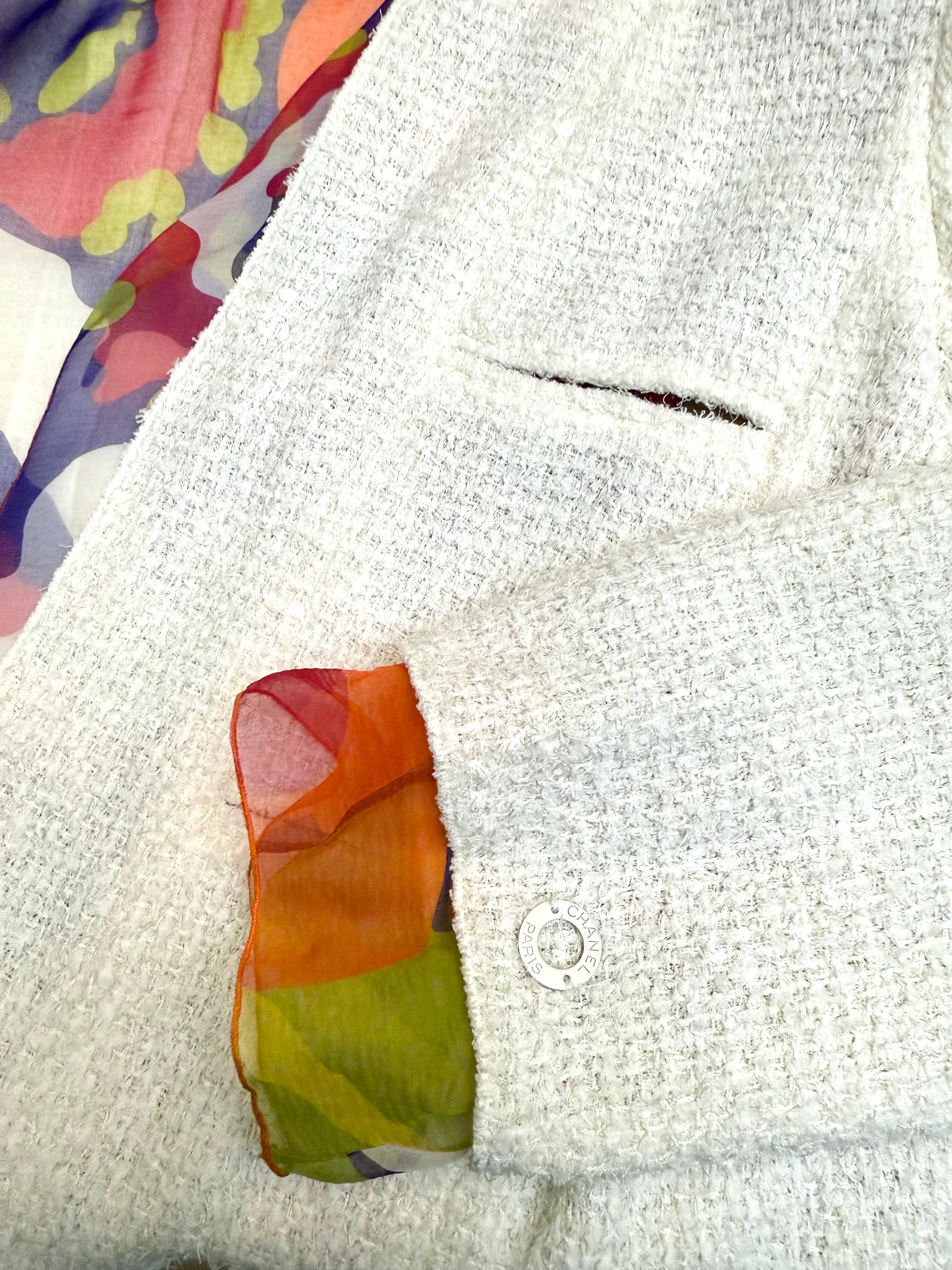 Beige Chanel crema tweed  giacca in chiffon di seta con stampa floreale in vendita