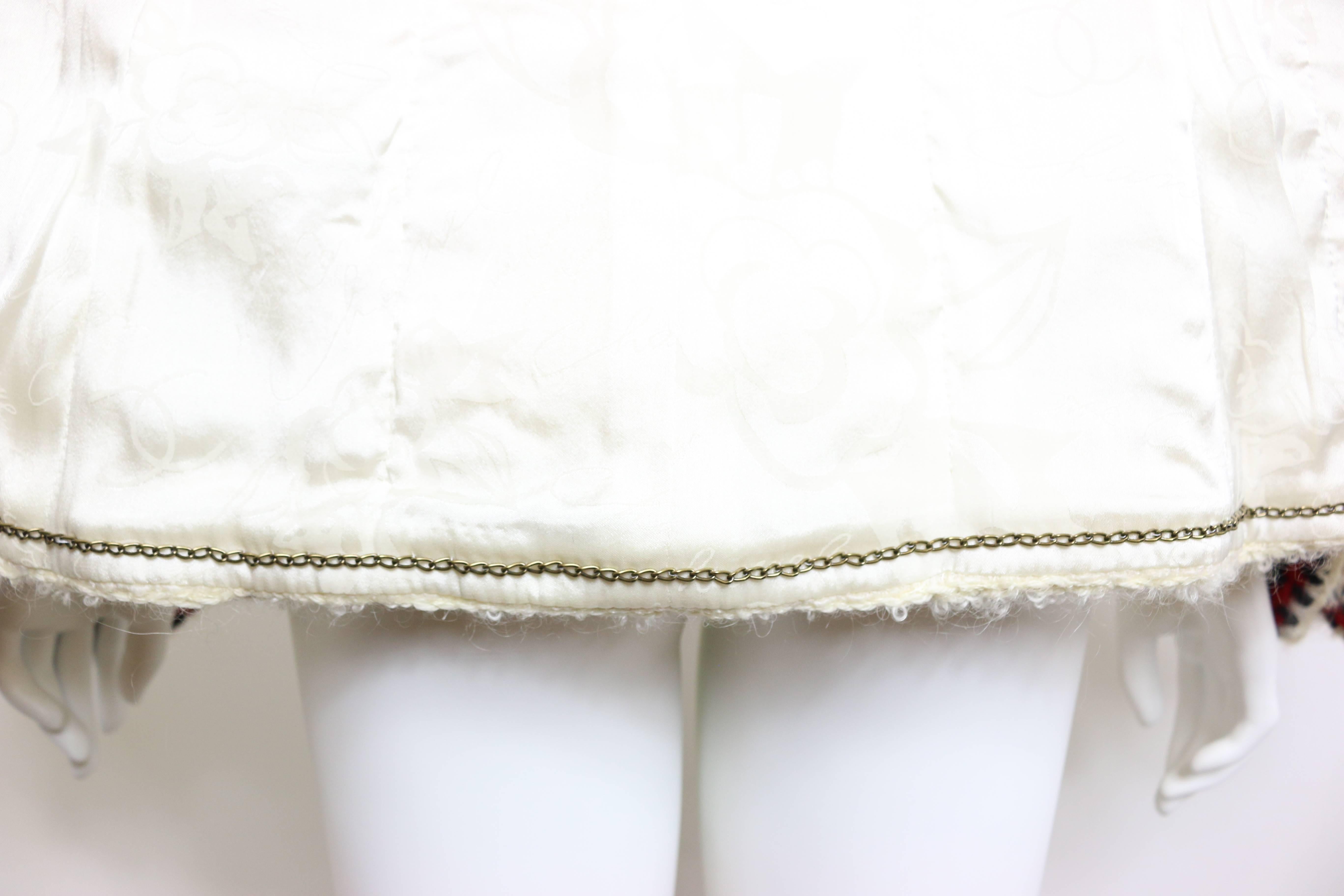 Chanel Classic White Wool Tweed Mandarin Collar Jacket In New Condition In Sheung Wan, HK
