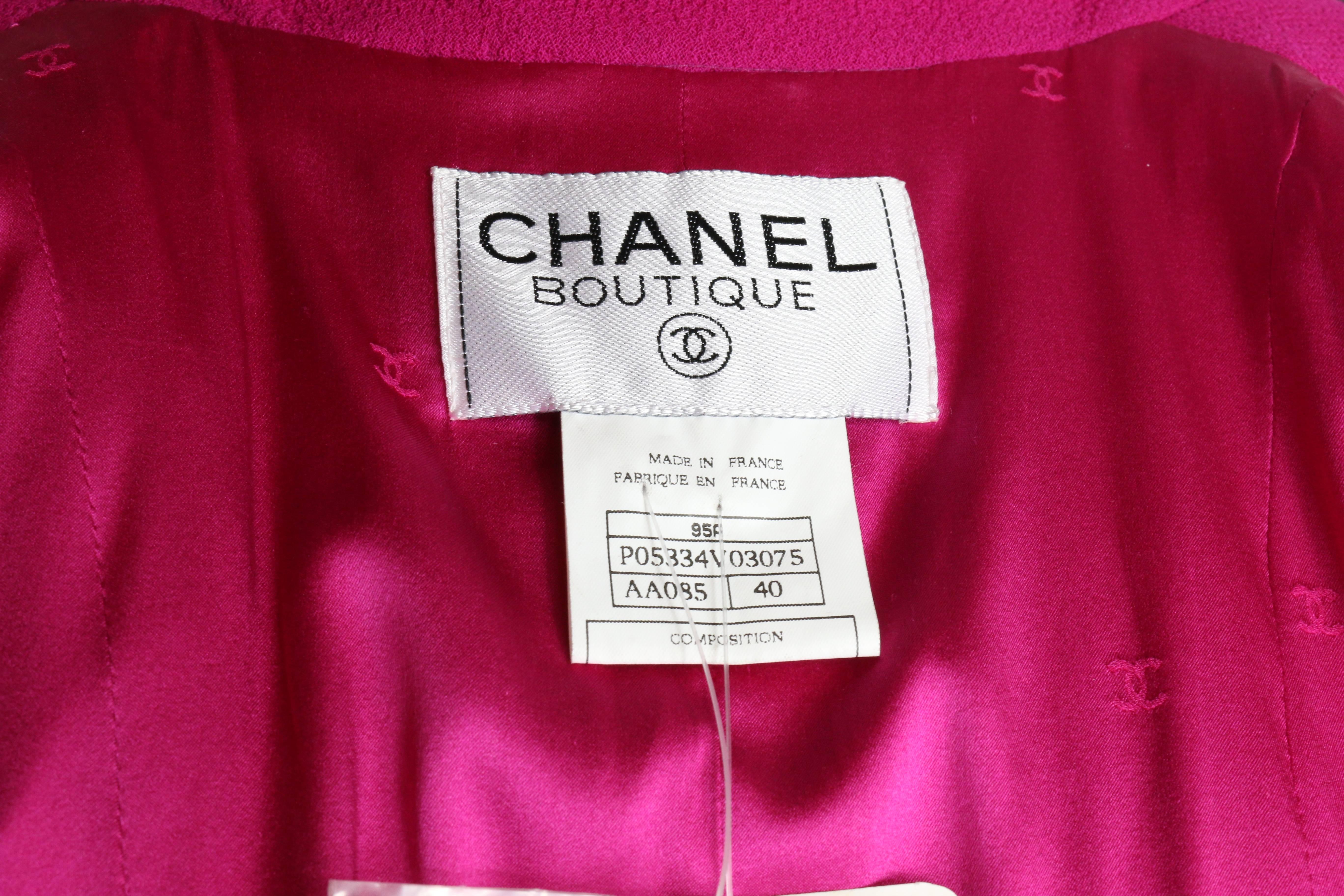 Vintage 1995 Chanel Fuchsia Boucle Wool Jacket  In New Condition In Sheung Wan, HK