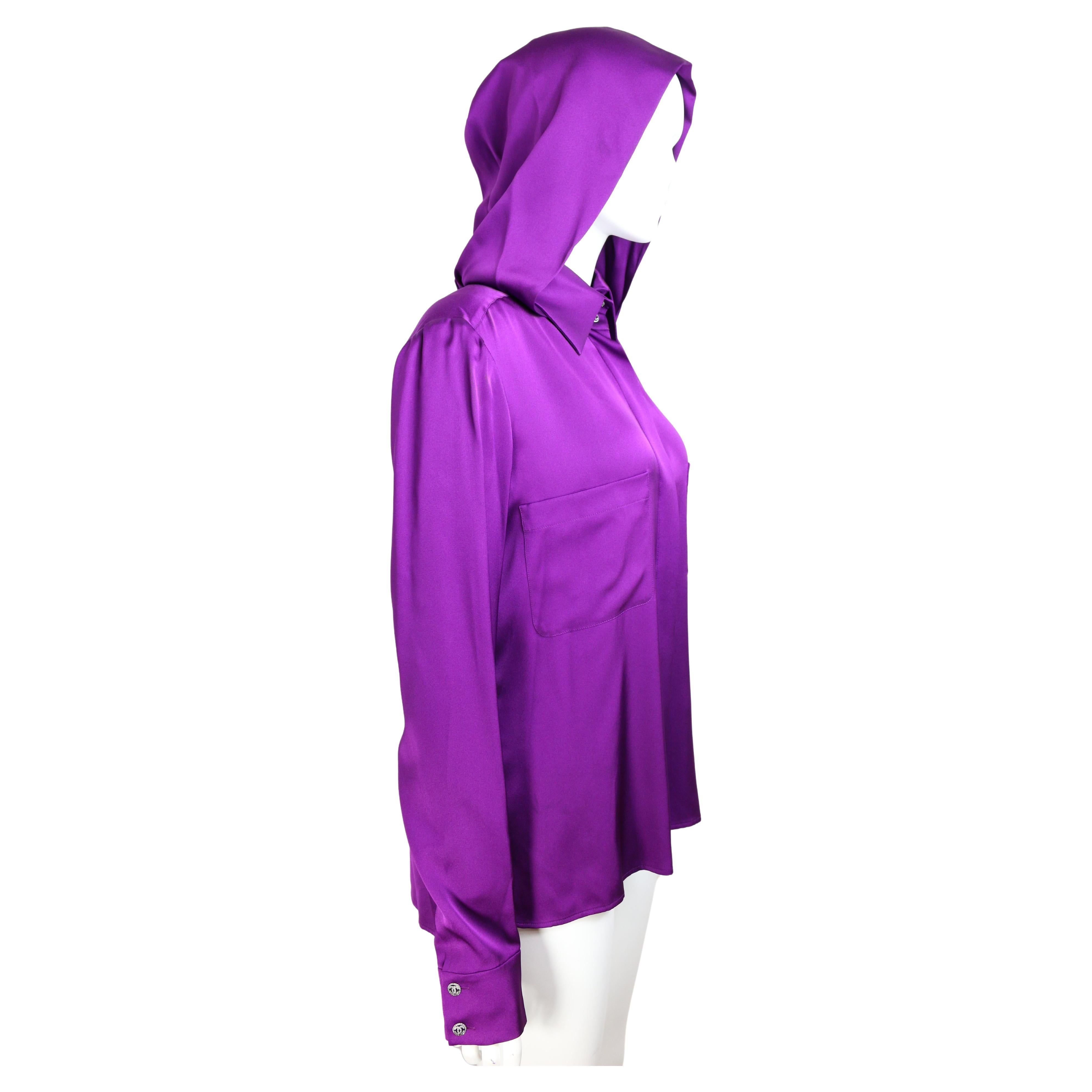 Chanel - Chemise en soie violette avec capuche amovible  en vente