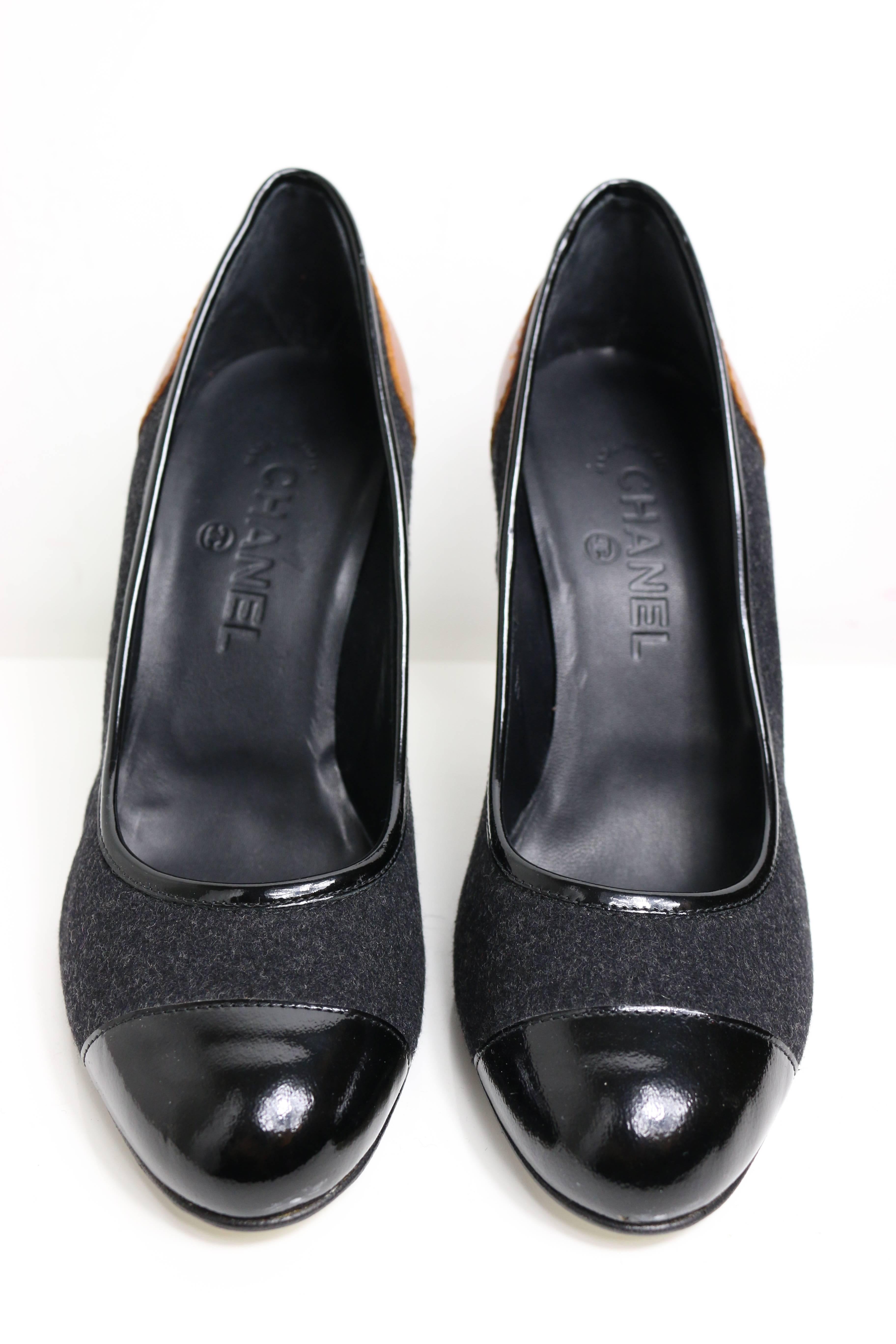 - Chanel bi-colour black patent leather/grey wool pumps with written 