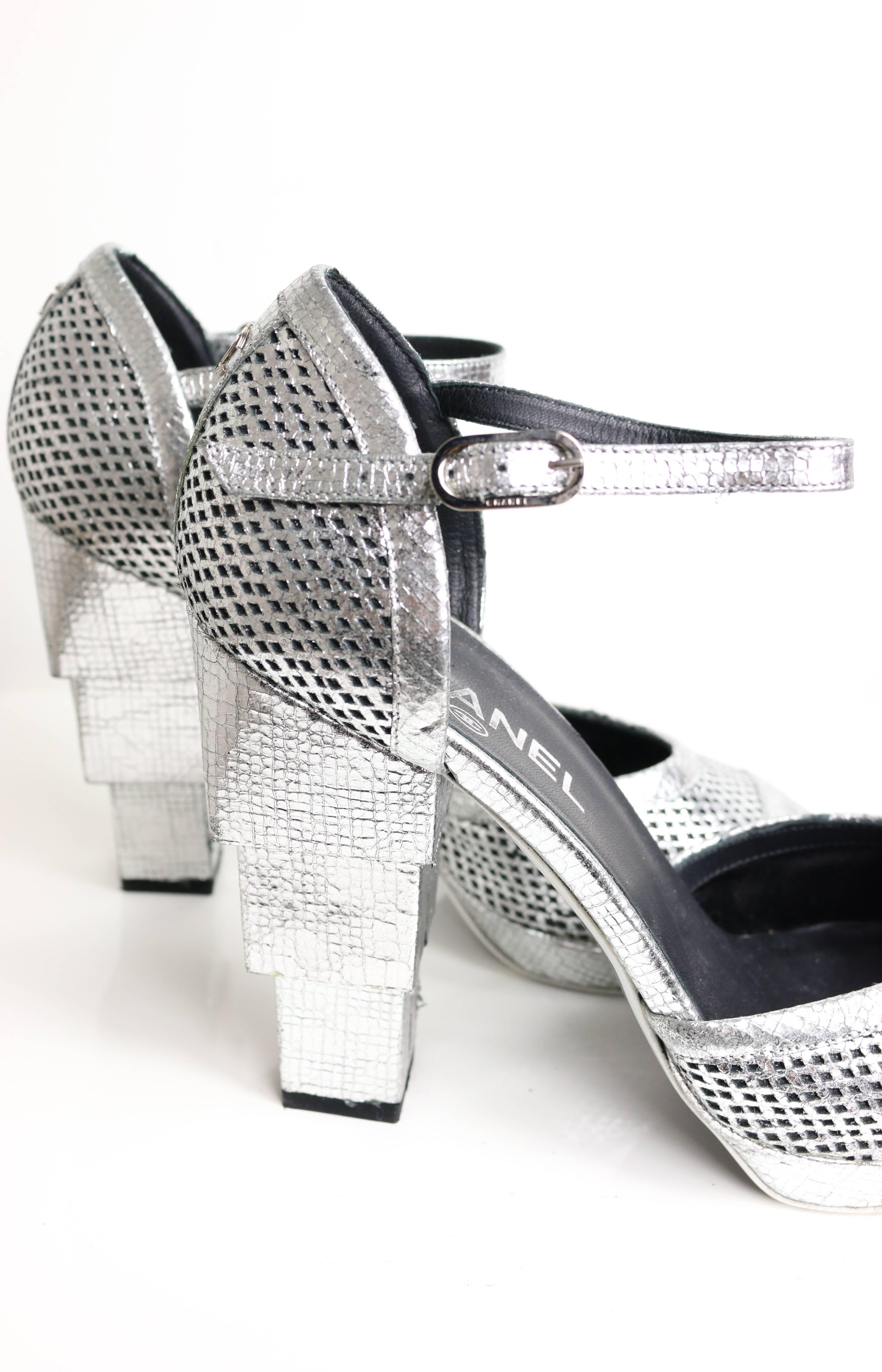 - Chanel silver metallic leather D'Orsay high heels pumps with architectural heels, ankle strap and buckle closure.

- Size 39.5 IT. 

- Heels: 4.5in I Length: 8in. 

