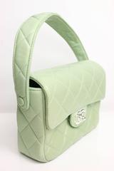 Chanel Grünes Lammleder Gesteppte Mini-Klappe Handtasche