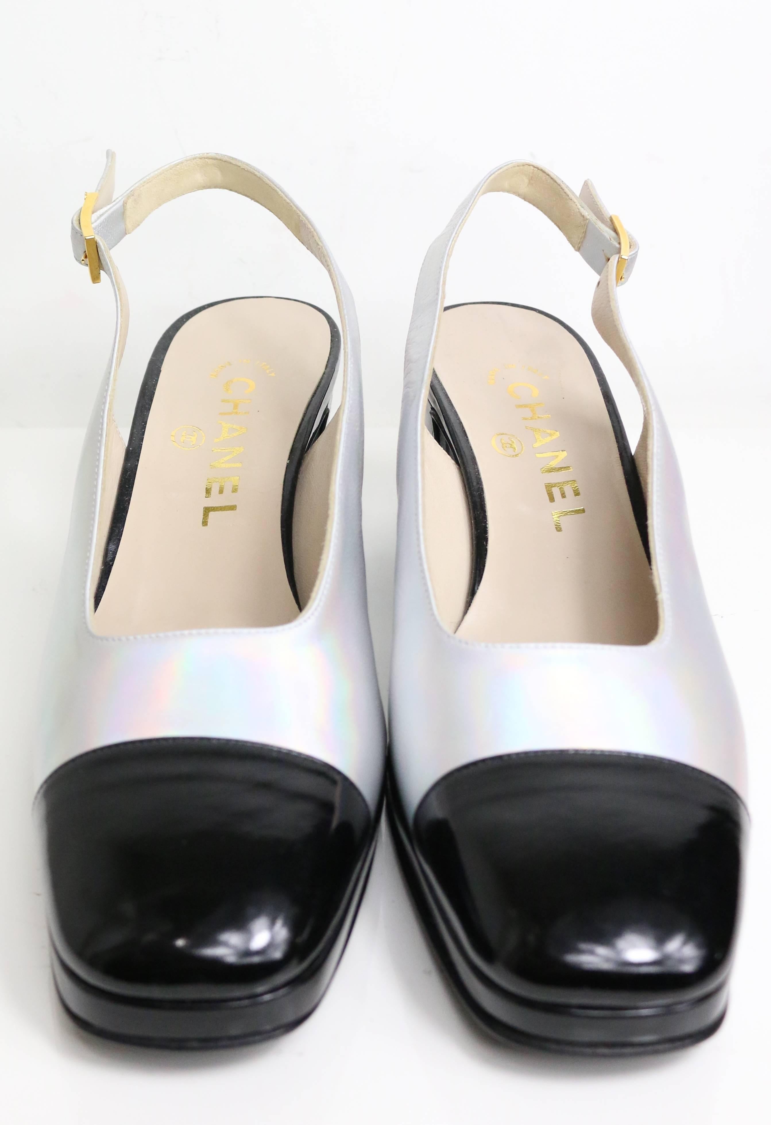 - Vintage 90s Chanel bi tone metallic silver with black patent leather square toe slingback shoes. This is a classic Coco Chanel style, elegant and chic summer shoes. 
- Size 37.5.

- Made in Italy.

- Comes with dust bag 

- Condition: Excellent