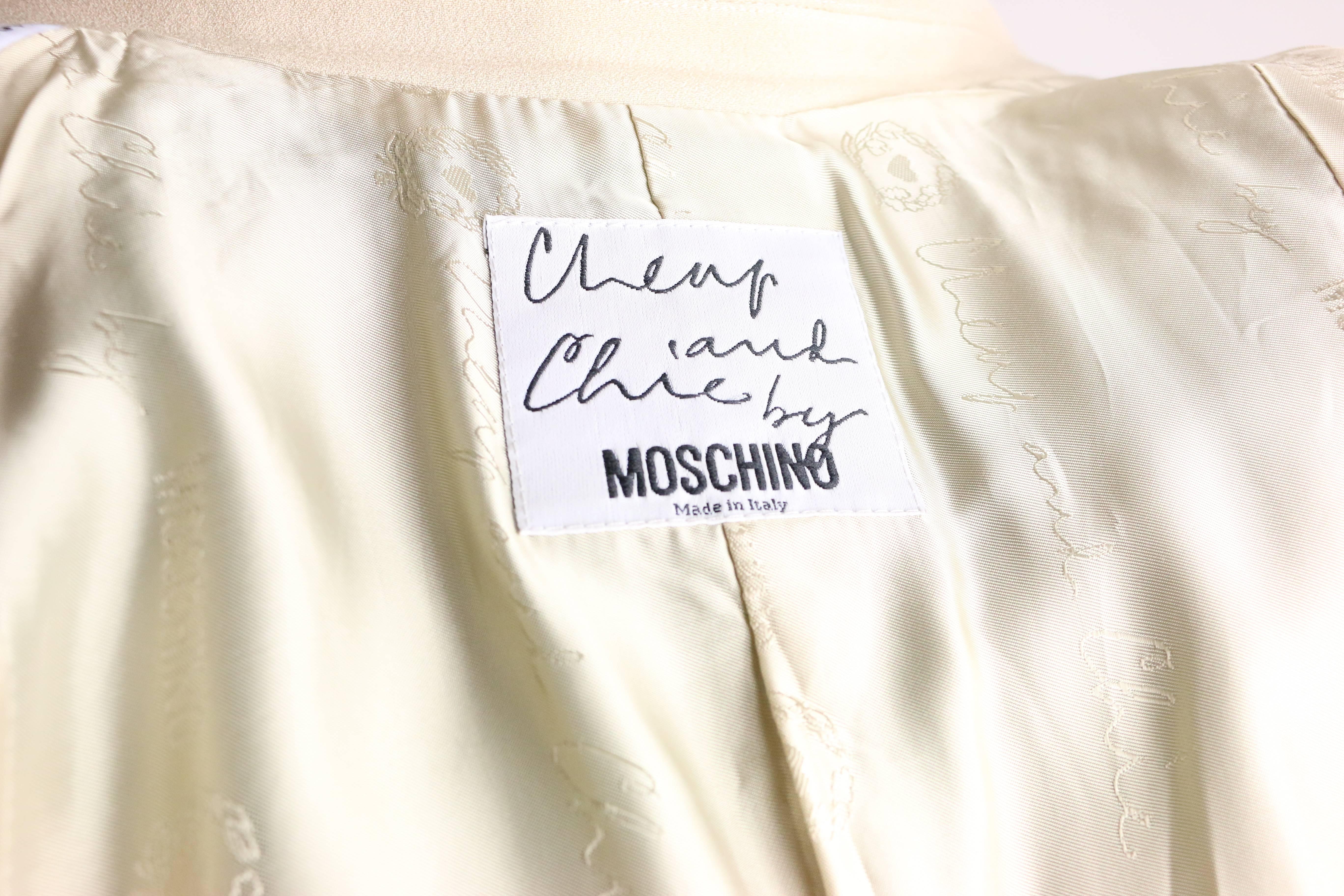 Moschino Cheap and Chic veste évasée « M » à lettres colorées Pour femmes en vente