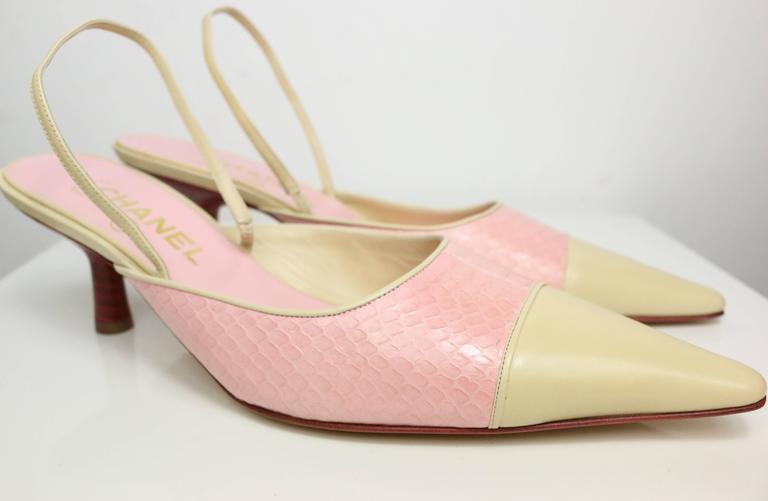 Chanel Two Tones Pointy Toe Sandals Pumps For Sale at 1stdibs