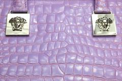 Gianni Versace Couture lila geprägte Kroko-Lederhandtasche