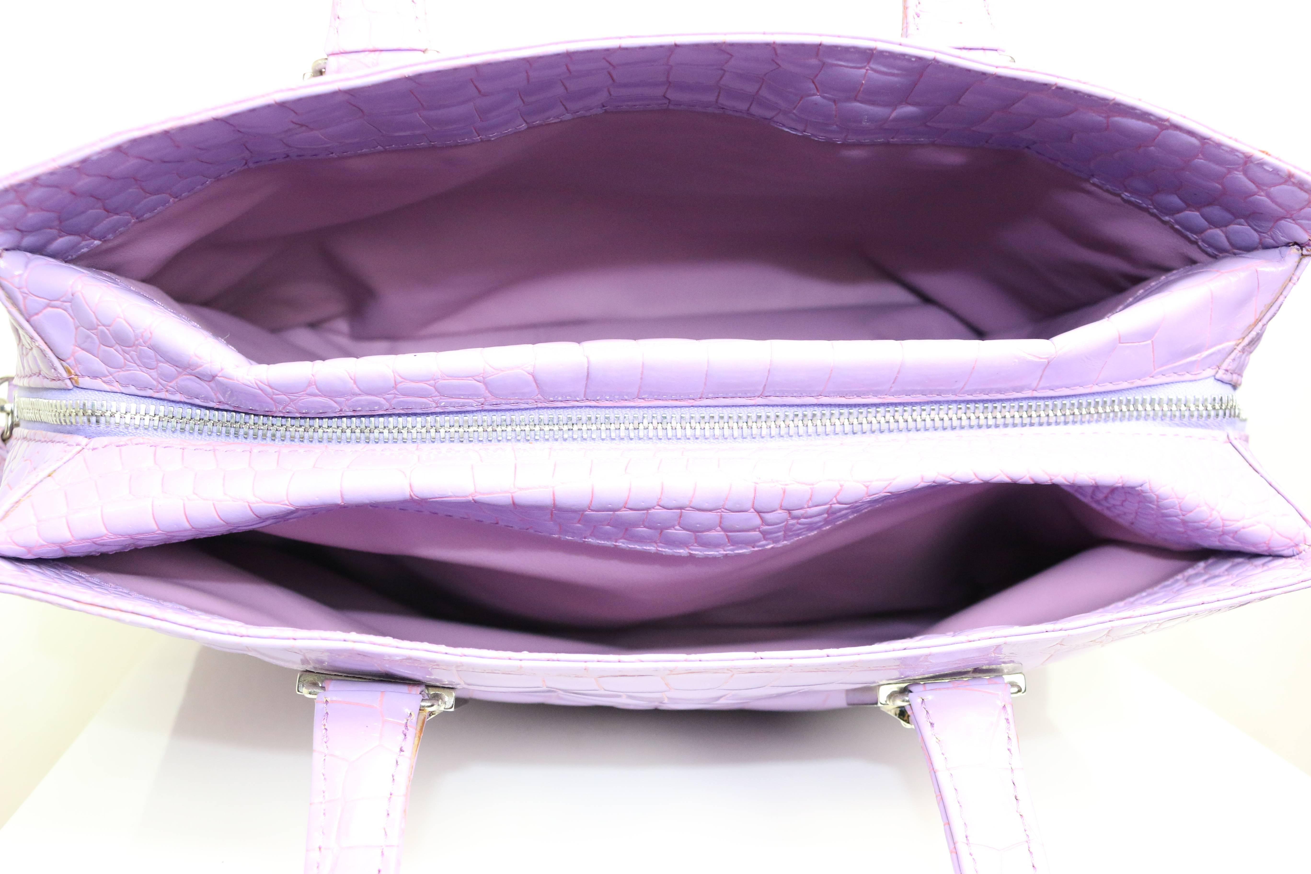 Gianni Versace Couture - Sac à main en cuir émaillé gaufré au croco violet Pour femmes en vente