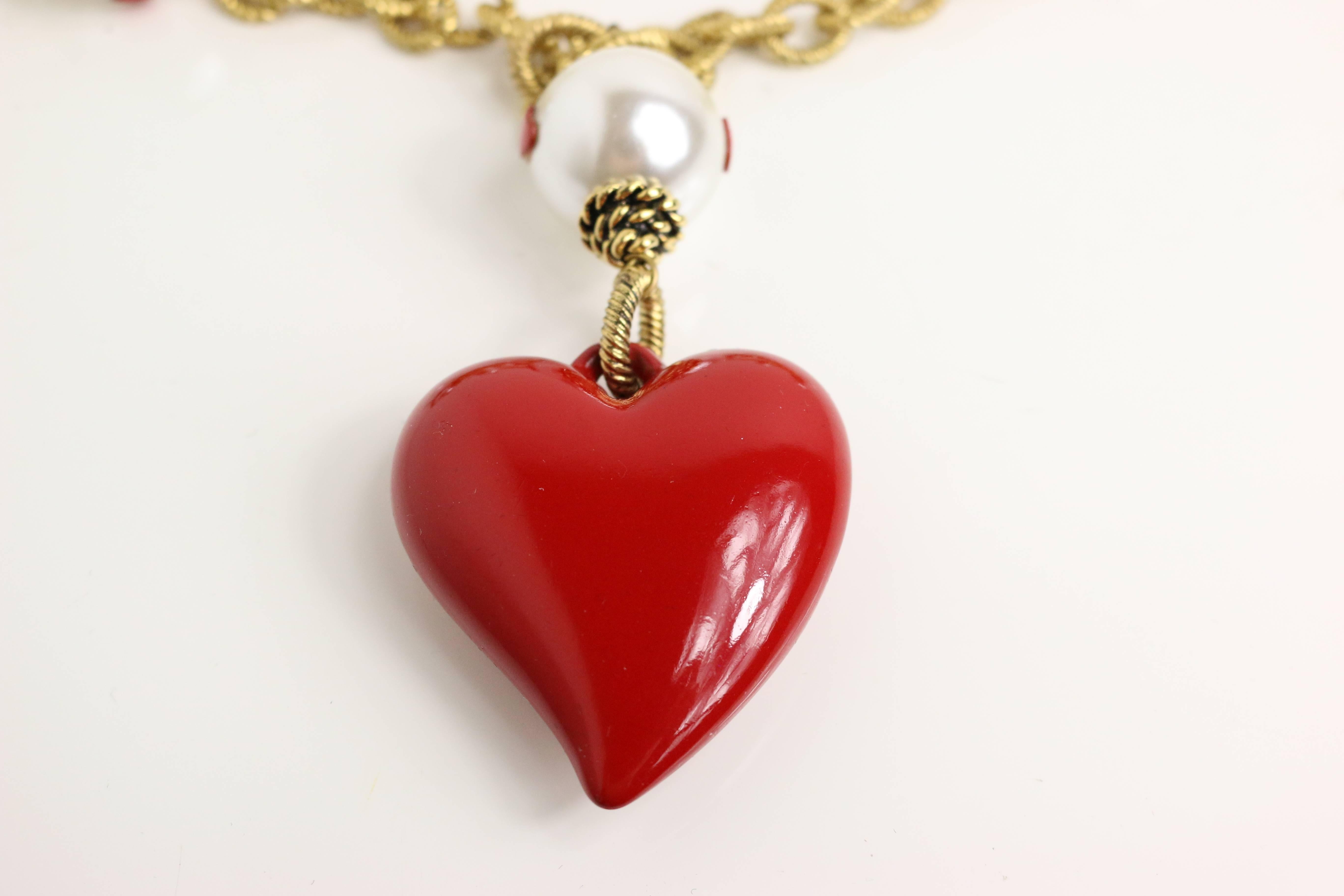 Moschino Pearl With Heart Shape Pendant Gold Metal Cable Chain Necklace  In Excellent Condition For Sale In Sheung Wan, HK