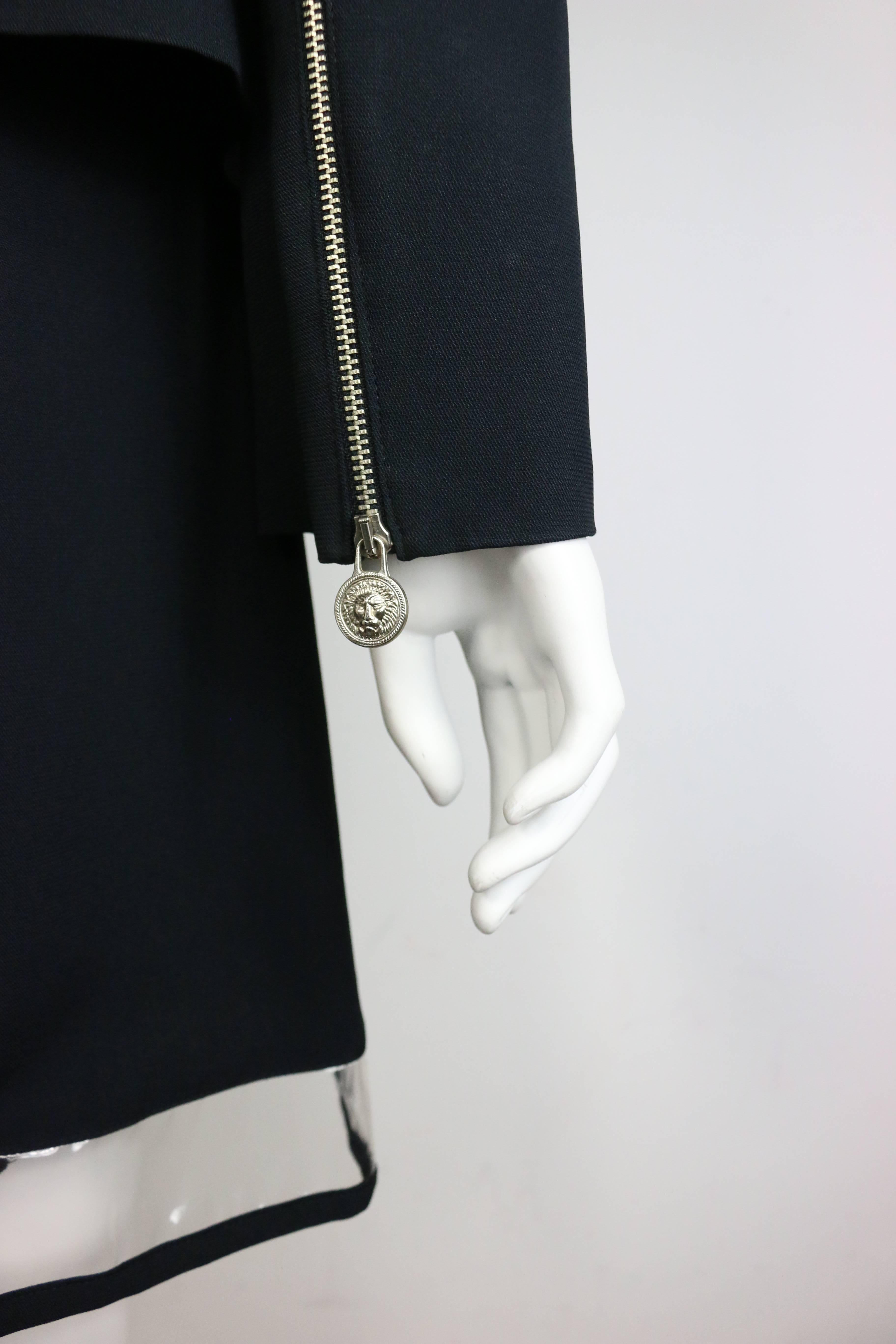 Versus By Gianni Versace - Ensemble veste et jupe en vinyle noir/transparent  en vente 1