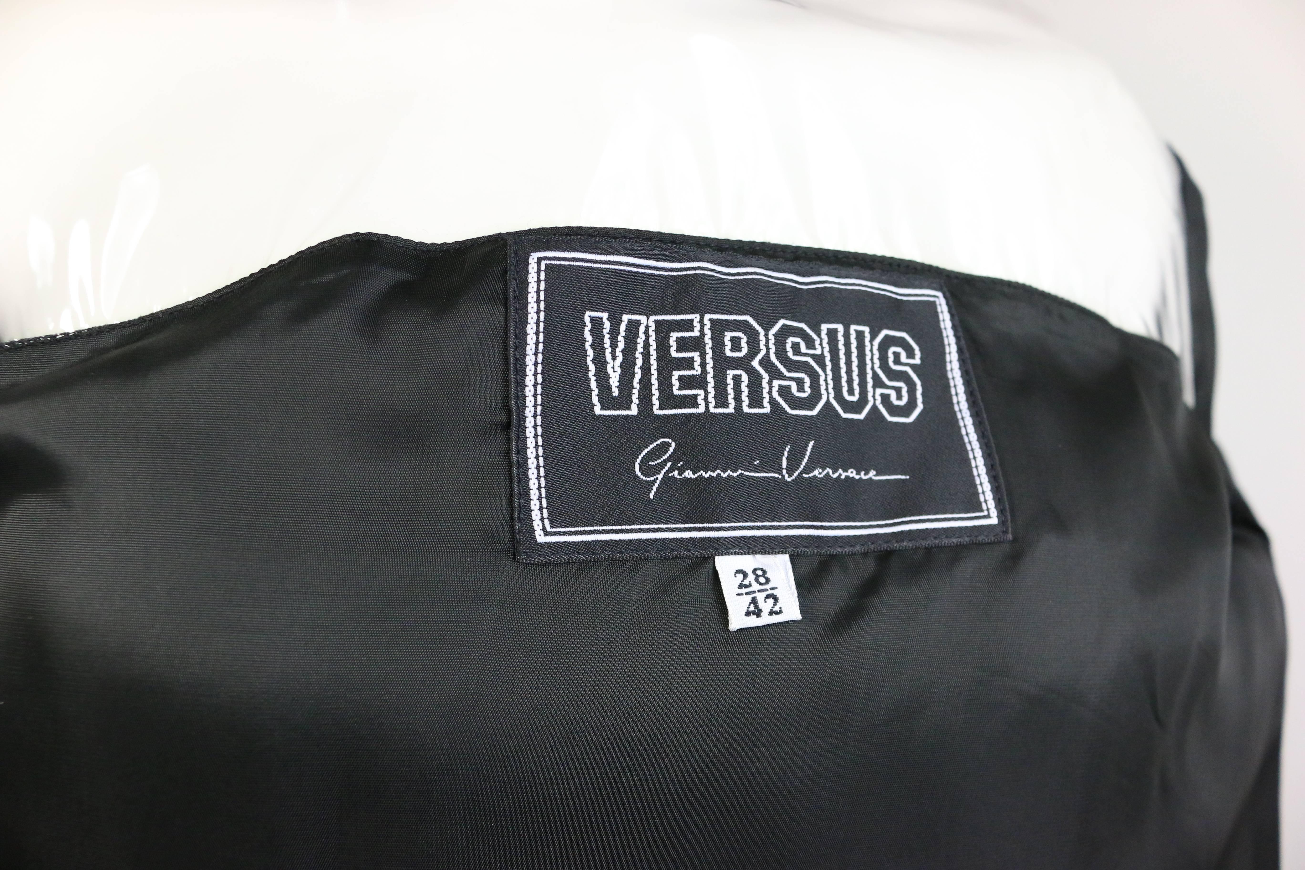 Versus By Gianni Versace - Ensemble veste et jupe en vinyle noir/transparent  en vente 3