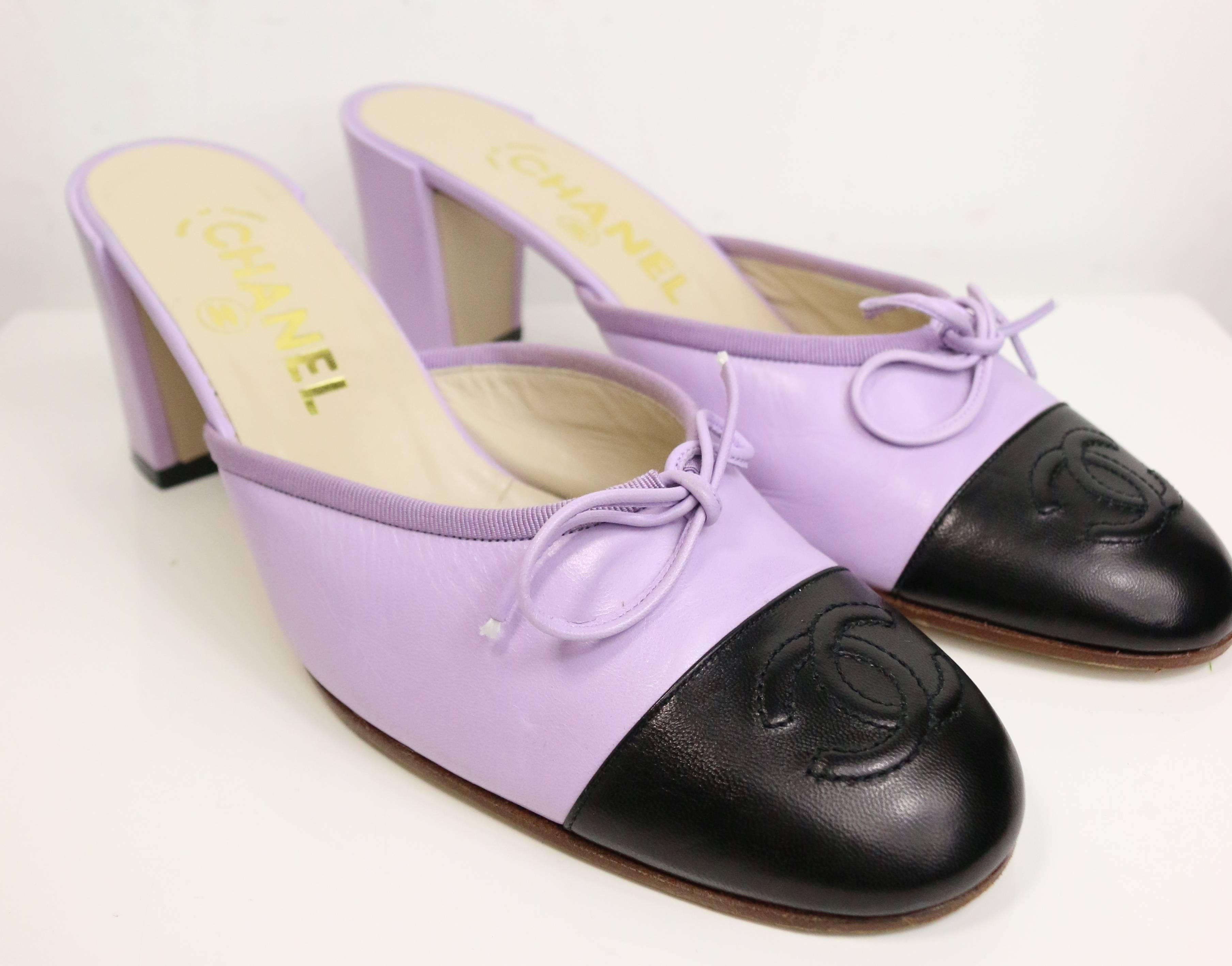 - Vintage 90s rare and classic Chanel bi tones purple/black shoe laces mules.  Classic style with a twisted of color. 

- Size 38. 

- Length: 9in I Height Heels: 3in. 

- Include: Dust bag. 

- Please note this vintage item is not new, so it might