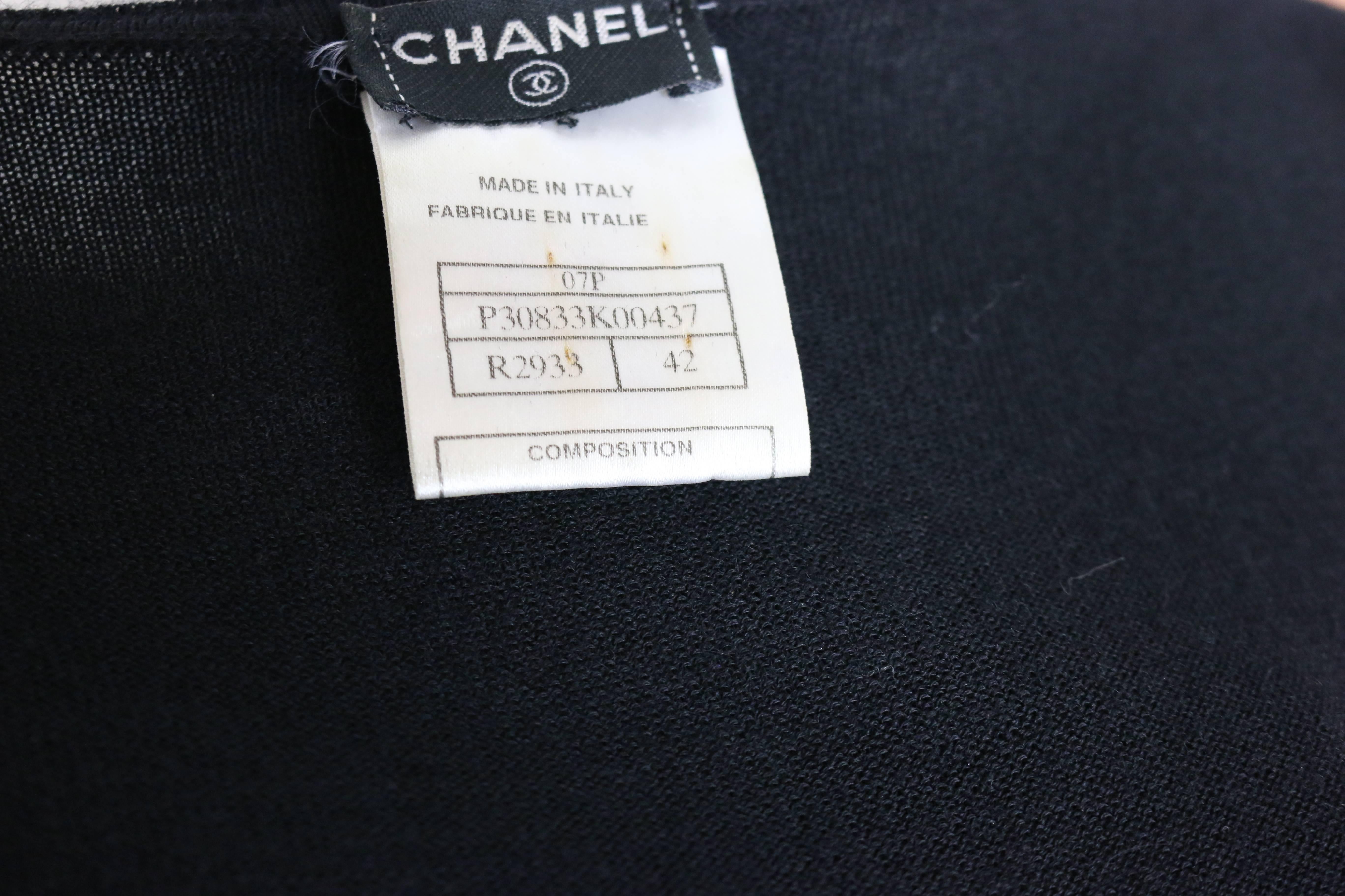 Chanel Schwarzes Top aus Kaschmir und Seide mit Schleife und Kette im Zustand „Hervorragend“ im Angebot in Sheung Wan, HK