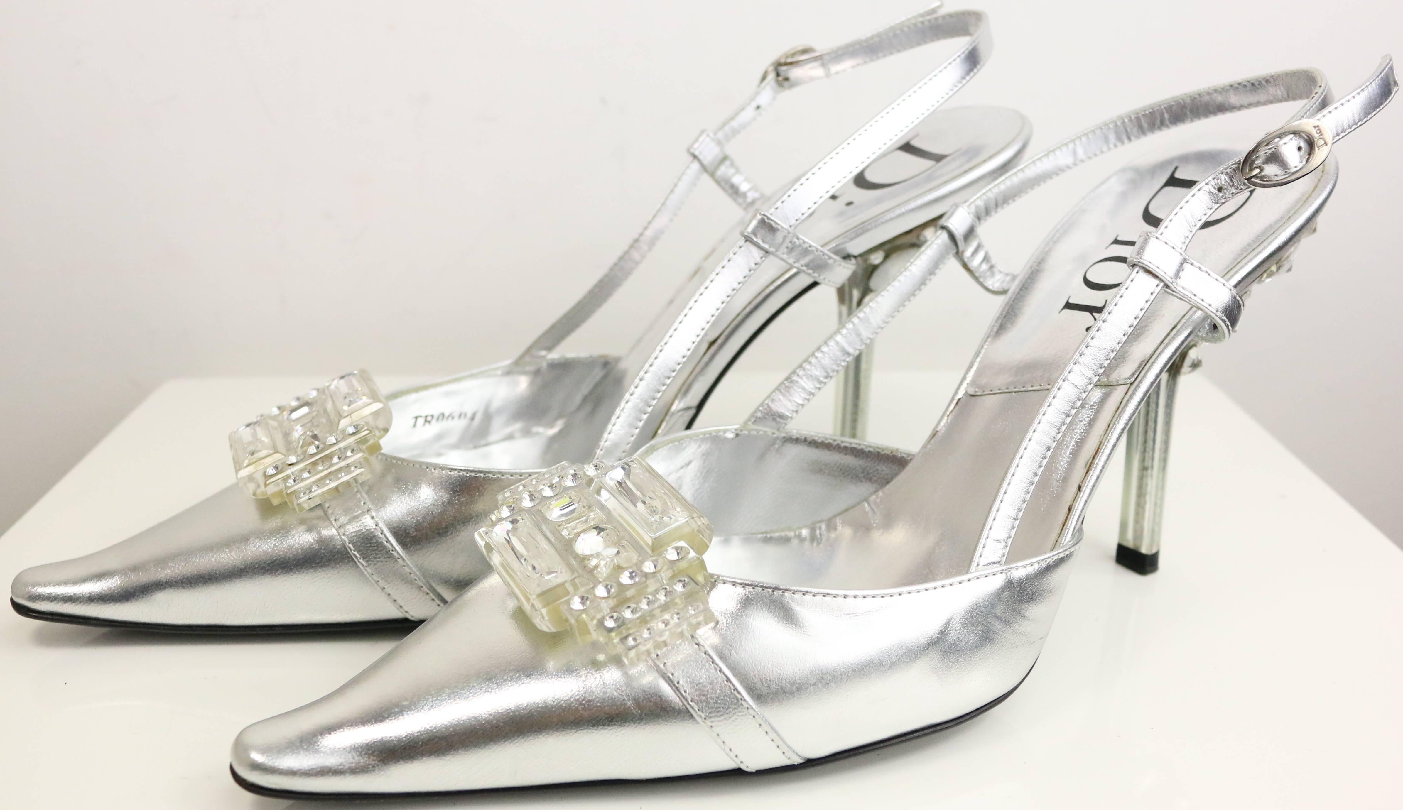 - Christian Dior silver metallic slingback pointy heels. 

- Featuring a plastic like with rhinestone "Dior" letter written in the middle in front and some rhinestones at the bottom of the back. 

- Size 38. 

- Length: 9inches I Height: 2