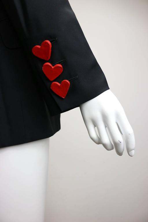 ジャケット Moschino SS23 HEART BUTTONS CREPE JACKET (05250424_4555) Moschino Heart Buttons Crepe Jacket | italist