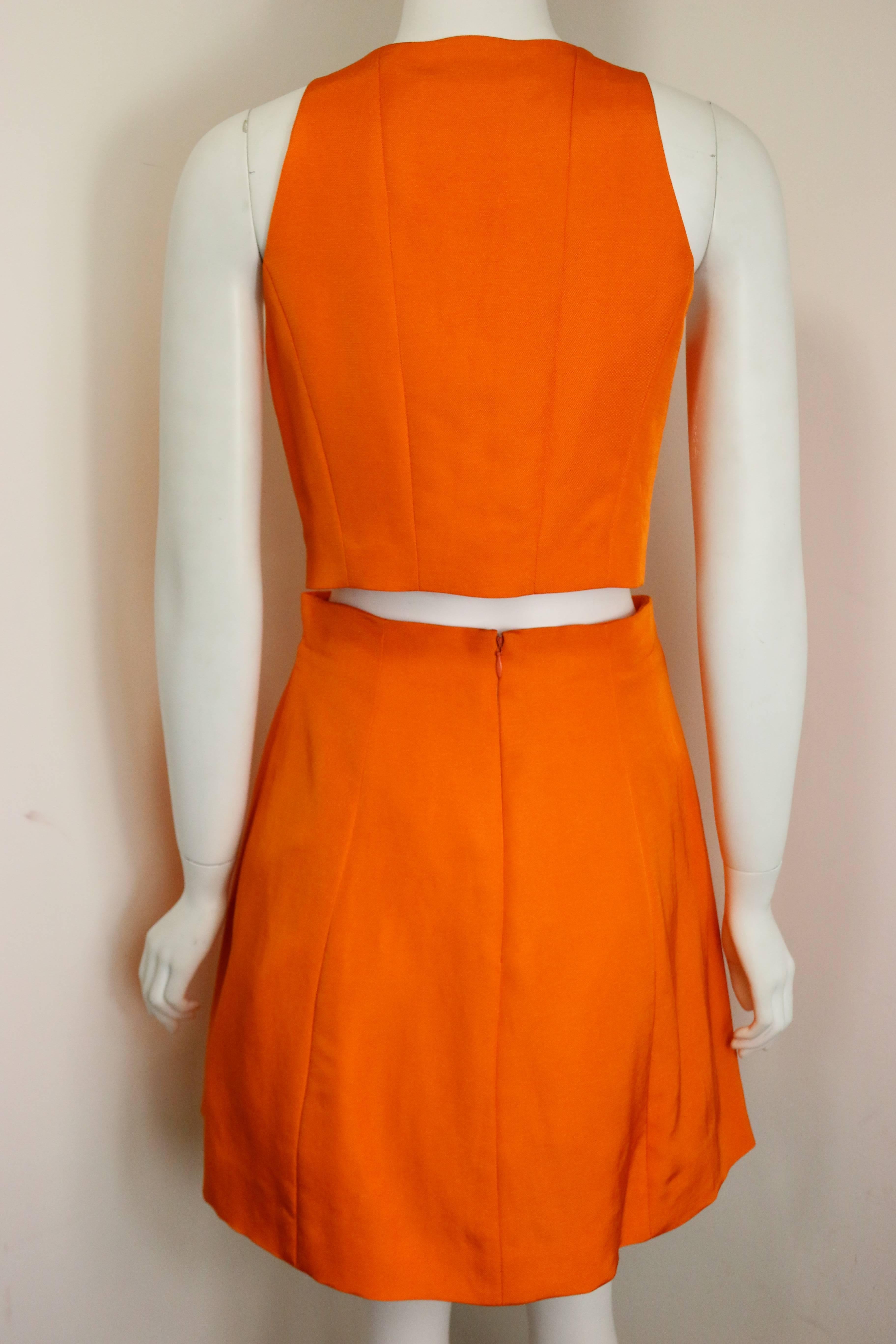 Chloé - Ensemble gilet et jupe court orange avec boutons en forme d'ampoule  Neuf - En vente à Sheung Wan, HK