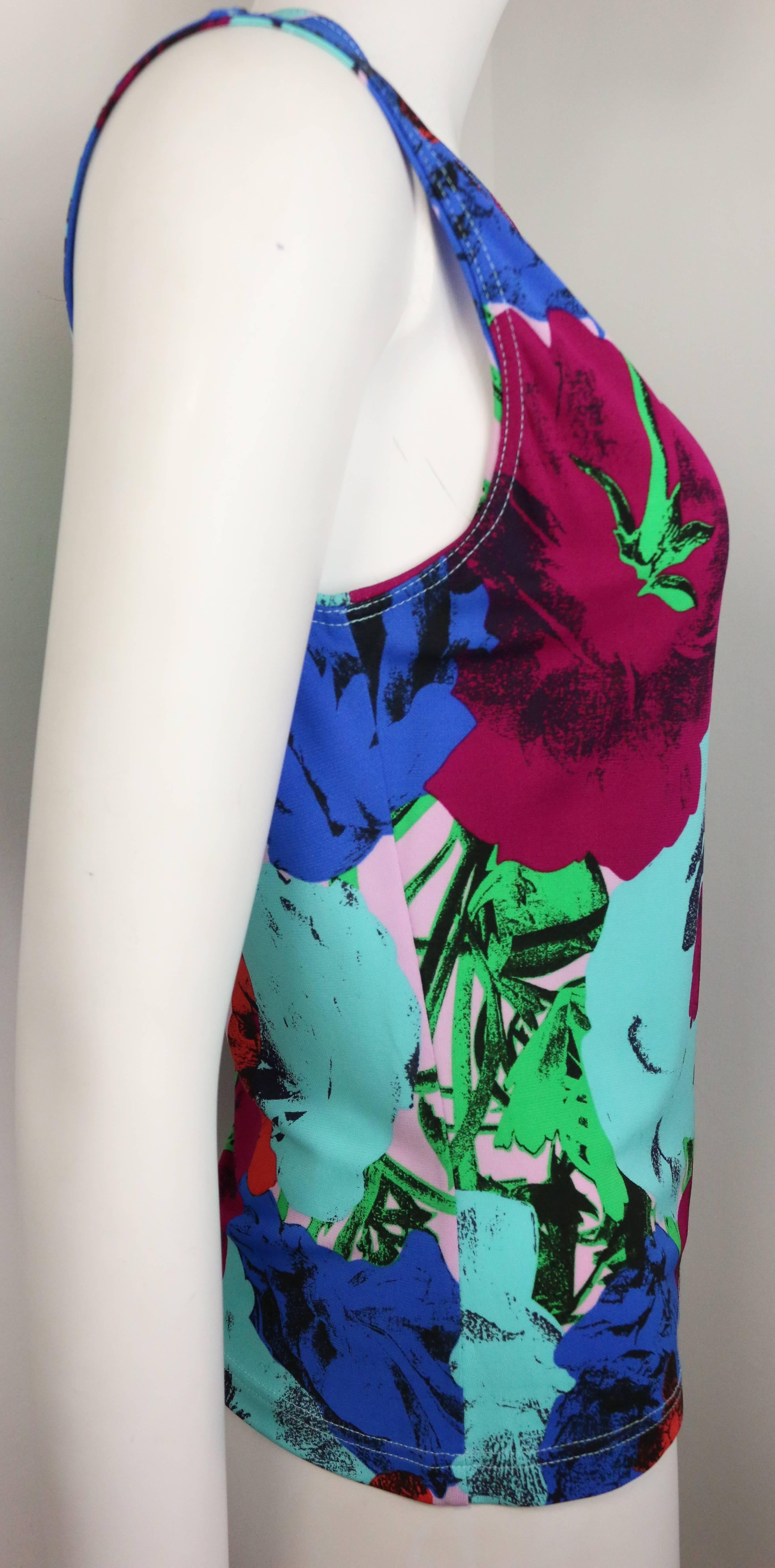 - VIntage 90s Gianni Versace Couture colour(blue, turquoise, red, pink and green) floral print tank top. 

- Made in Italy. 

- Size 10. 

- 100% Rayon. 