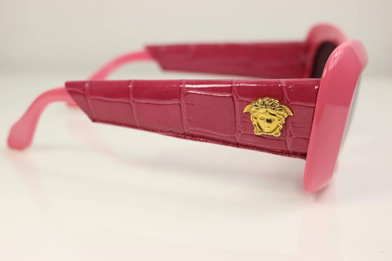 - Vintage 90s Gianni Versace pink croc leather sunglasses with gold Medusa on the side. Model no is 417 and the Colour is 930. 

- The lenses has prespection. 

- Made in Italy. 

