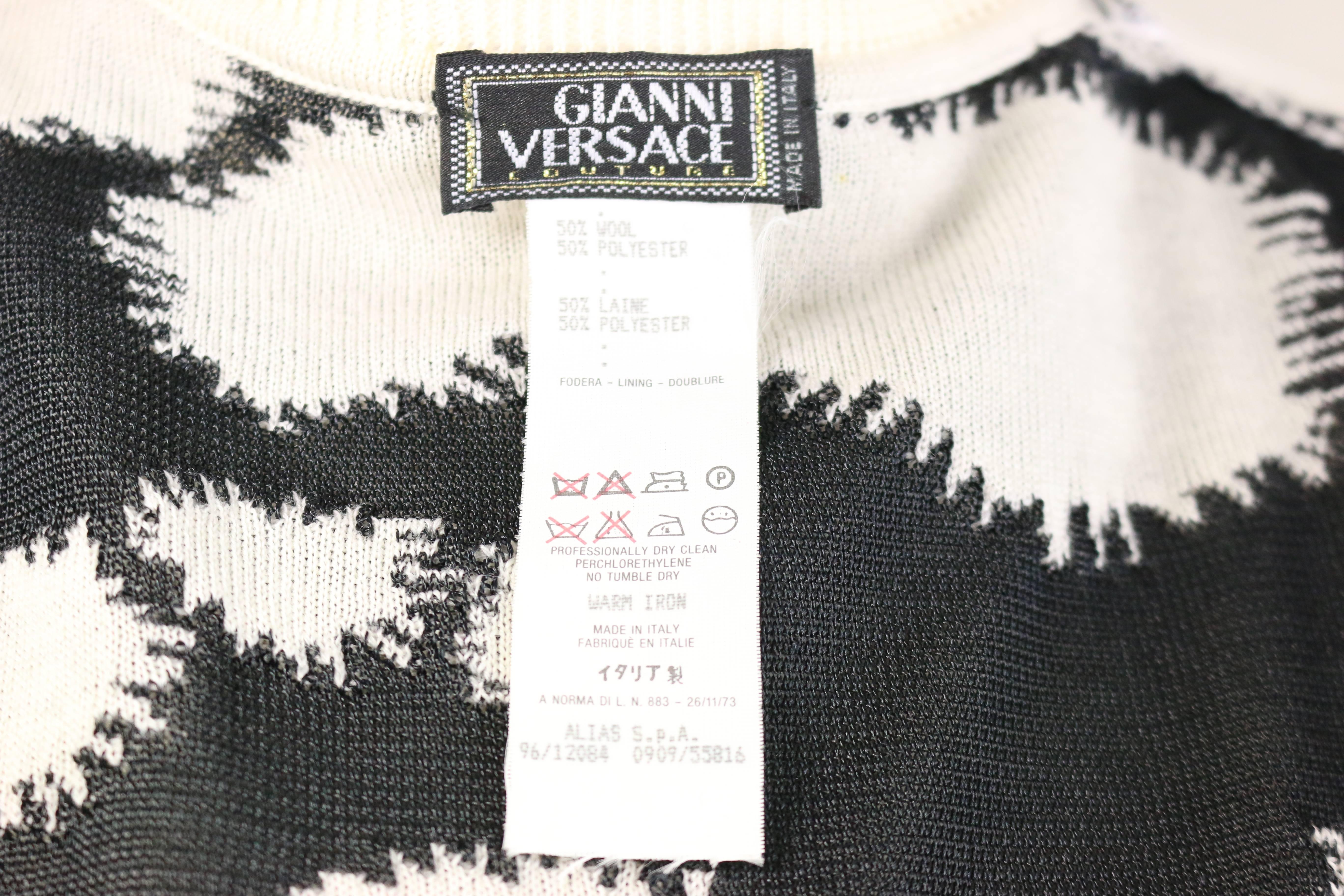 Vintage 90s Gianni Versace Black and White Print Top and Skirt Ensemble Set  In New Condition For Sale In Sheung Wan, HK