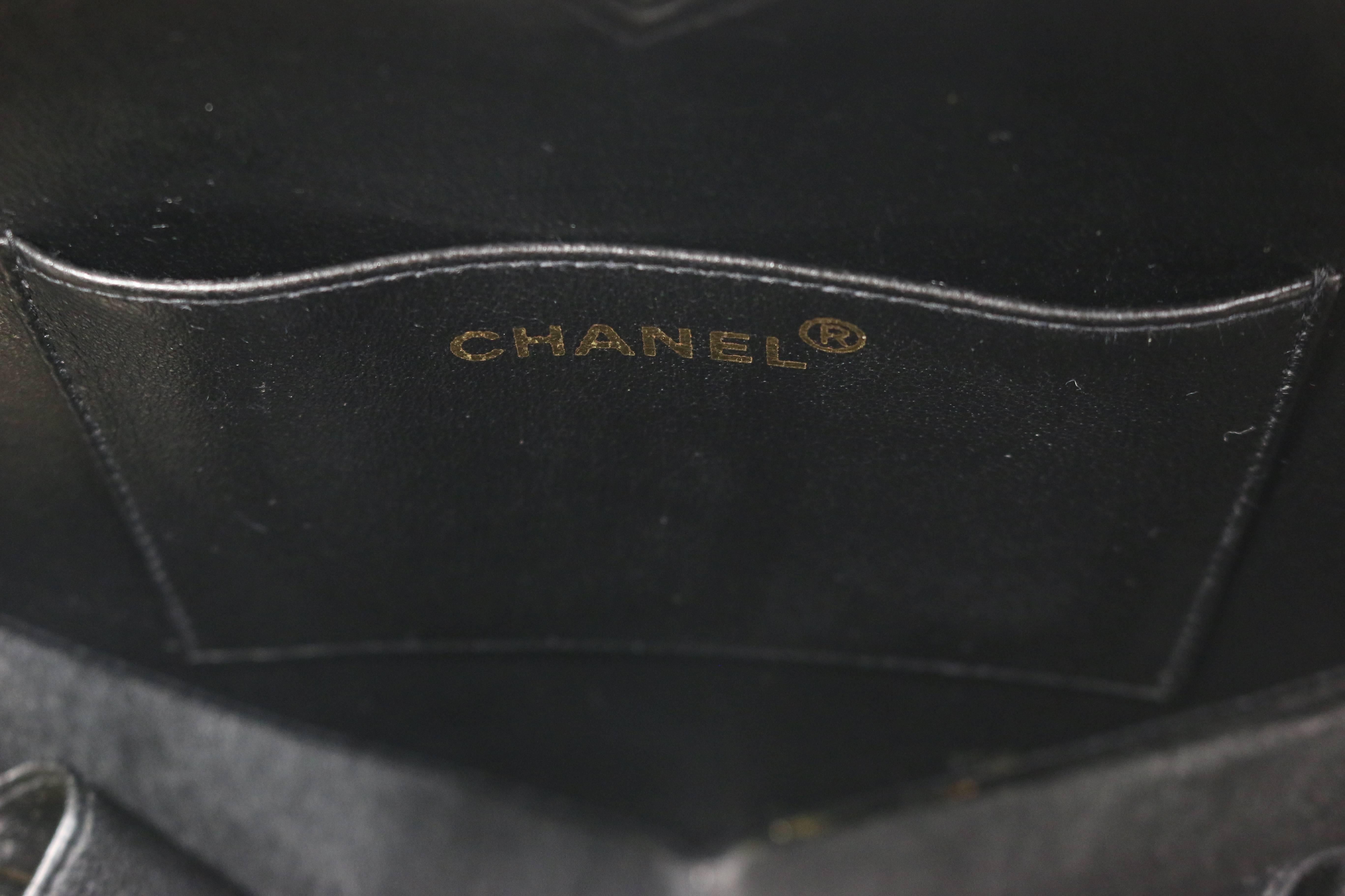 Chanel Black Patent Quilted Leather Heart-Shaped Vanity Chain Handbag In Excellent Condition In Sheung Wan, HK