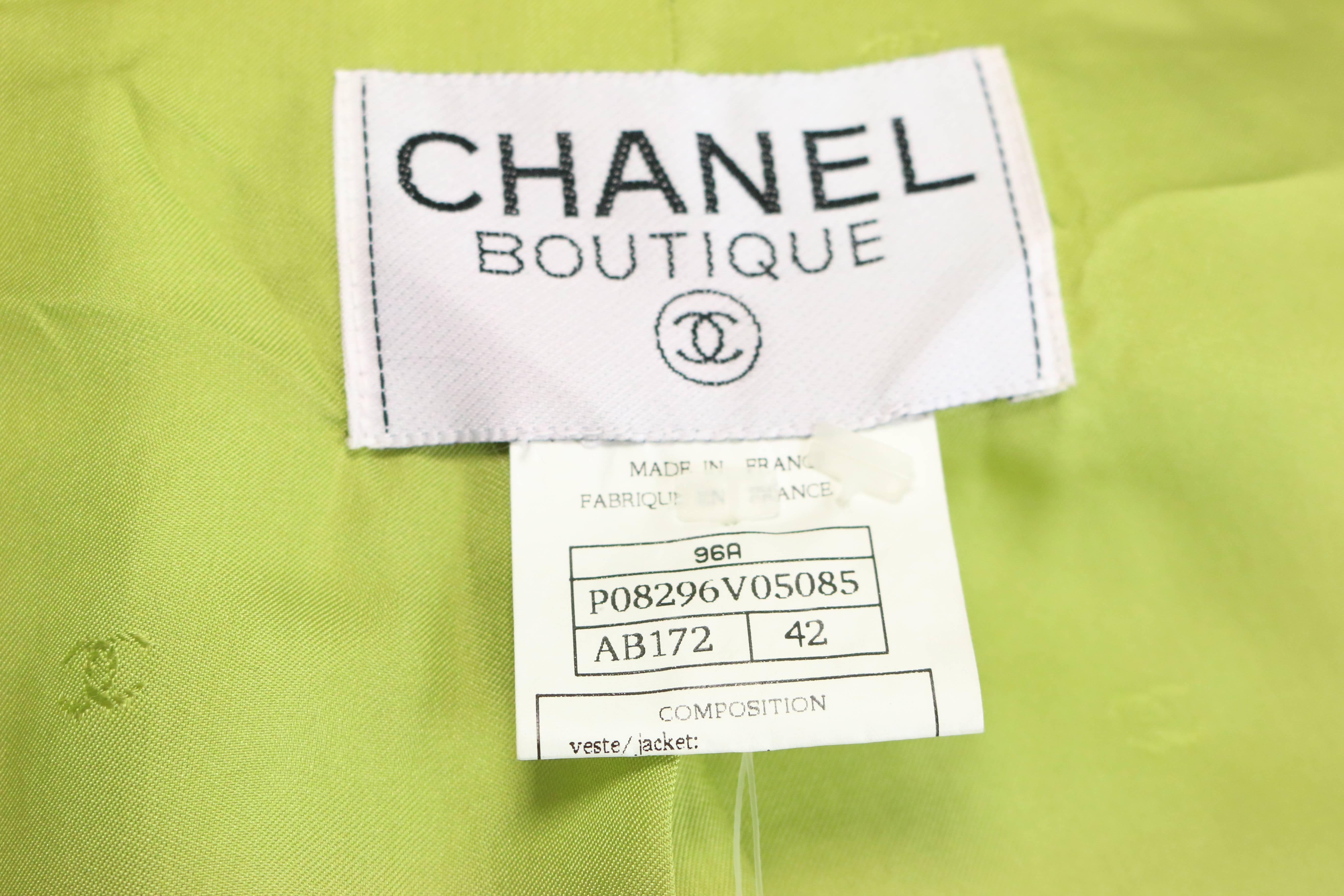 Chanel Green Wool Gripoix Jacket In New Condition For Sale In Sheung Wan, HK