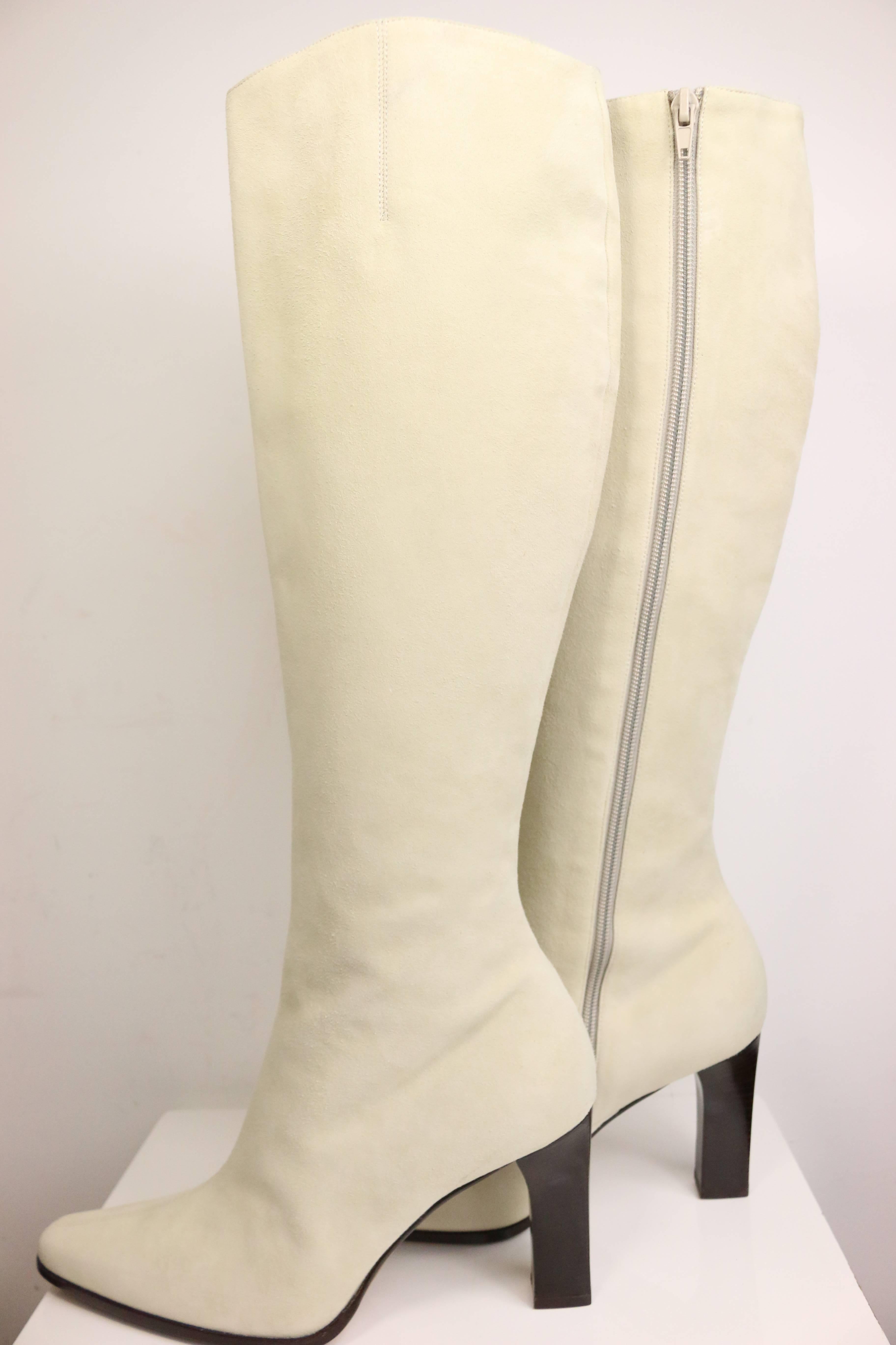 - Celine white suede long boots. 

- Fully lined with a wooden heels. 

- Size 38. 

- Made in Italy.

- Height: 20 inches.