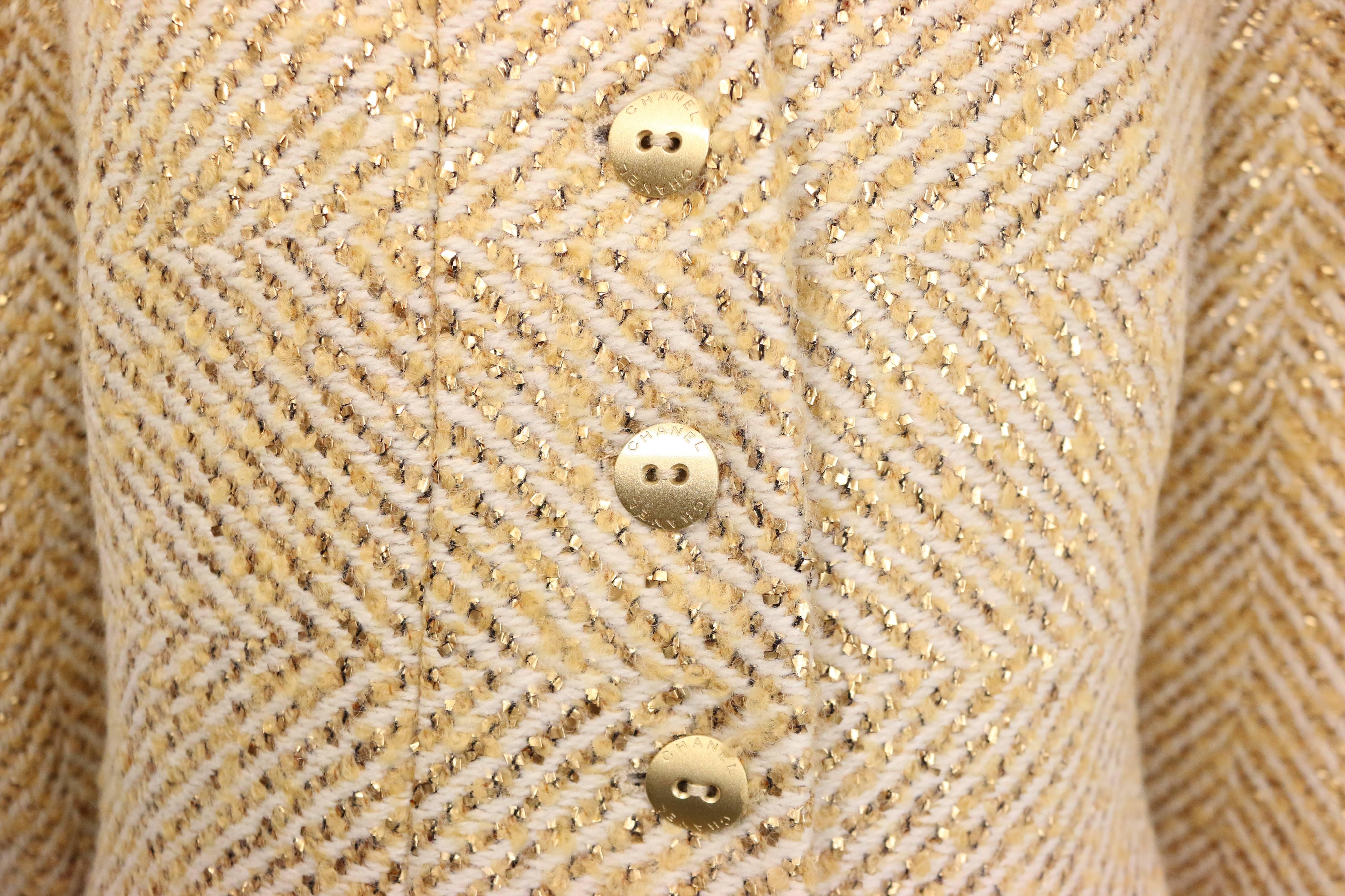 Chanel Goldfarbene Metallic Glitter-Tweedjacke aus Wolle und Tweed (Braun) im Angebot