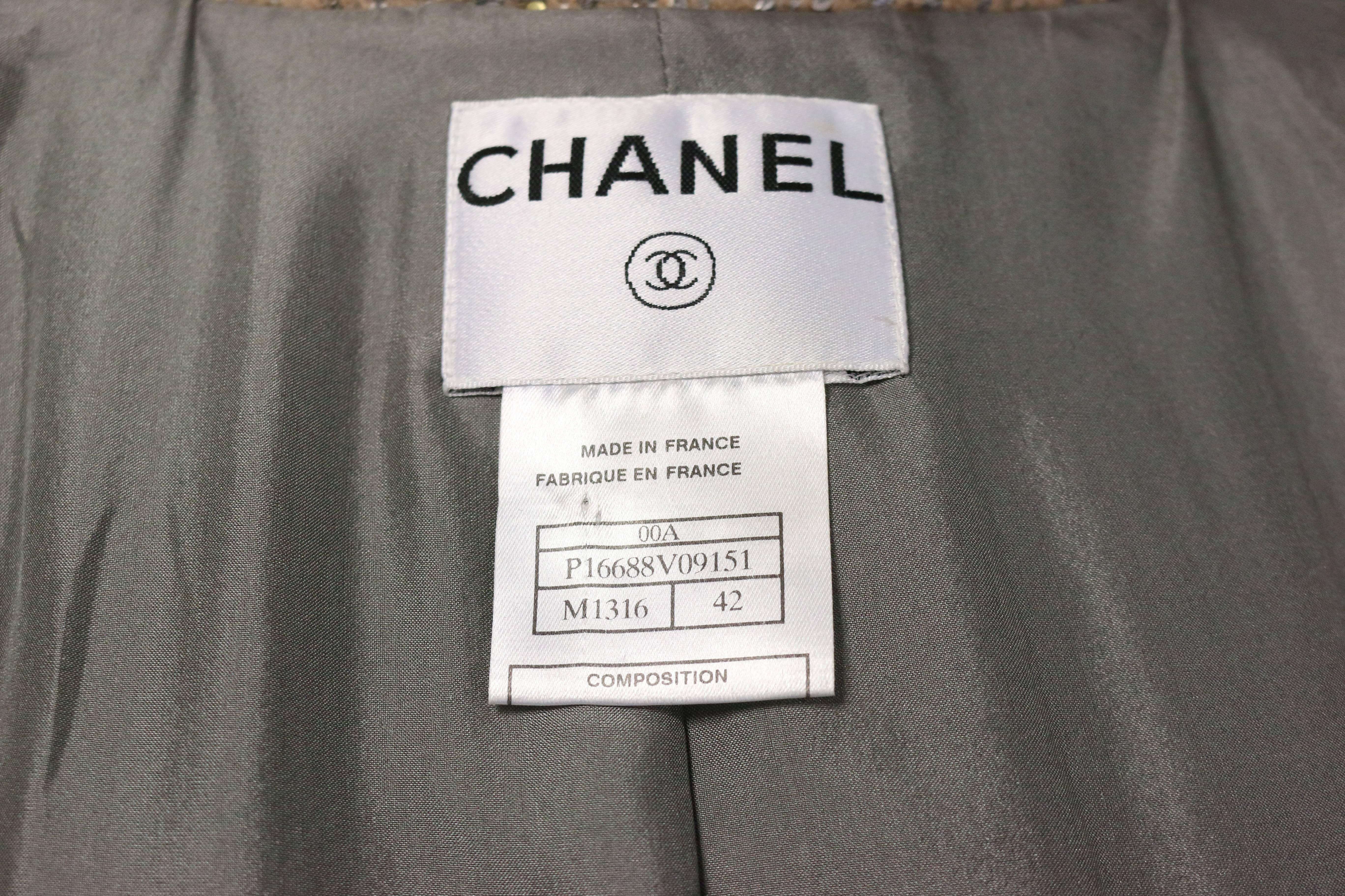 Chanel Grau/Camel Tweed-Mantel/Skirt-Ensemble mit goldenen und silbernen Pailletten im Angebot 4