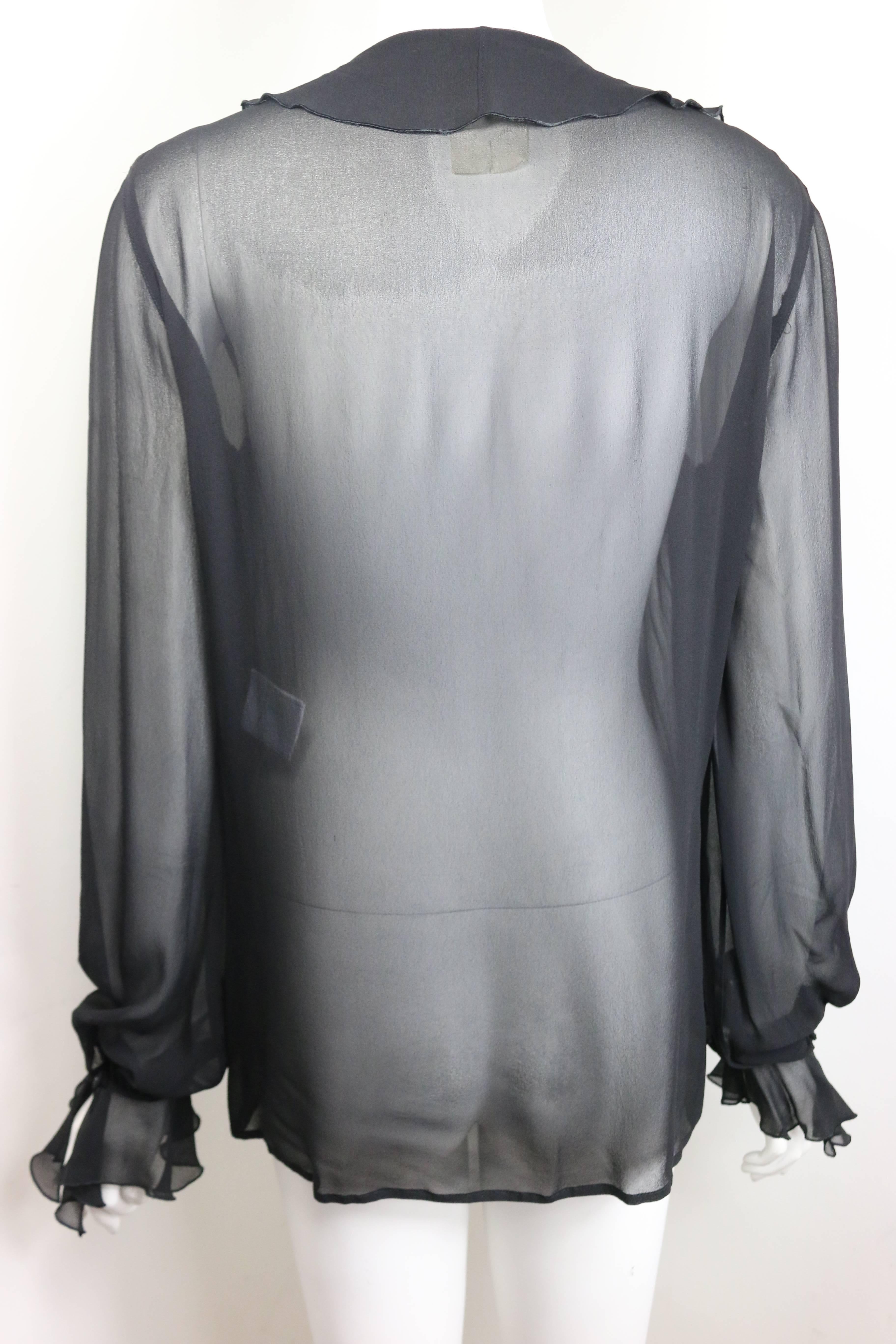 97 Chanel Zweireihige Bluse mit Rüschen aus schwarzer Seidenspitze  (Schwarz) im Angebot