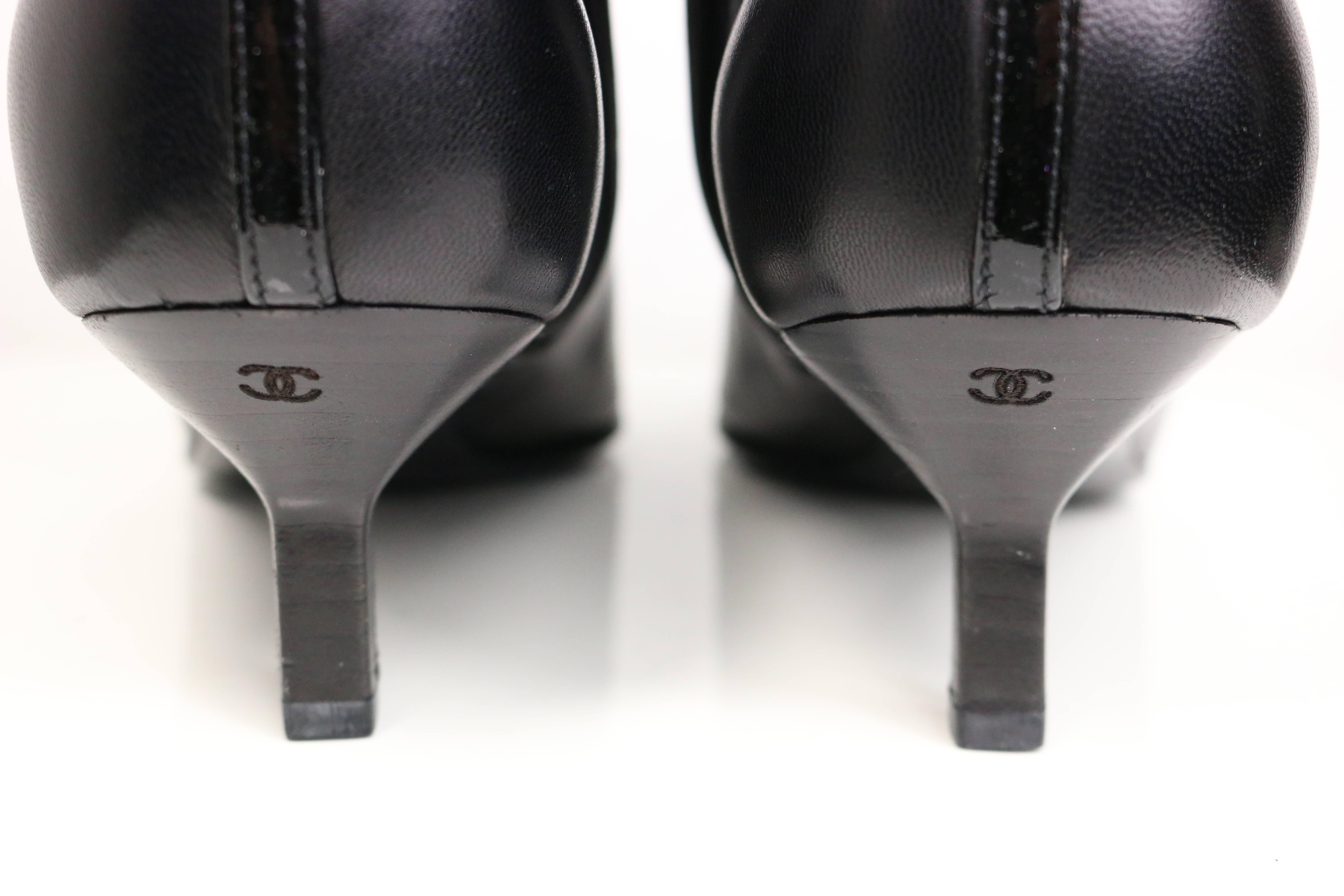  Chanel - Bottines pointues en cuir noir  en vente 1