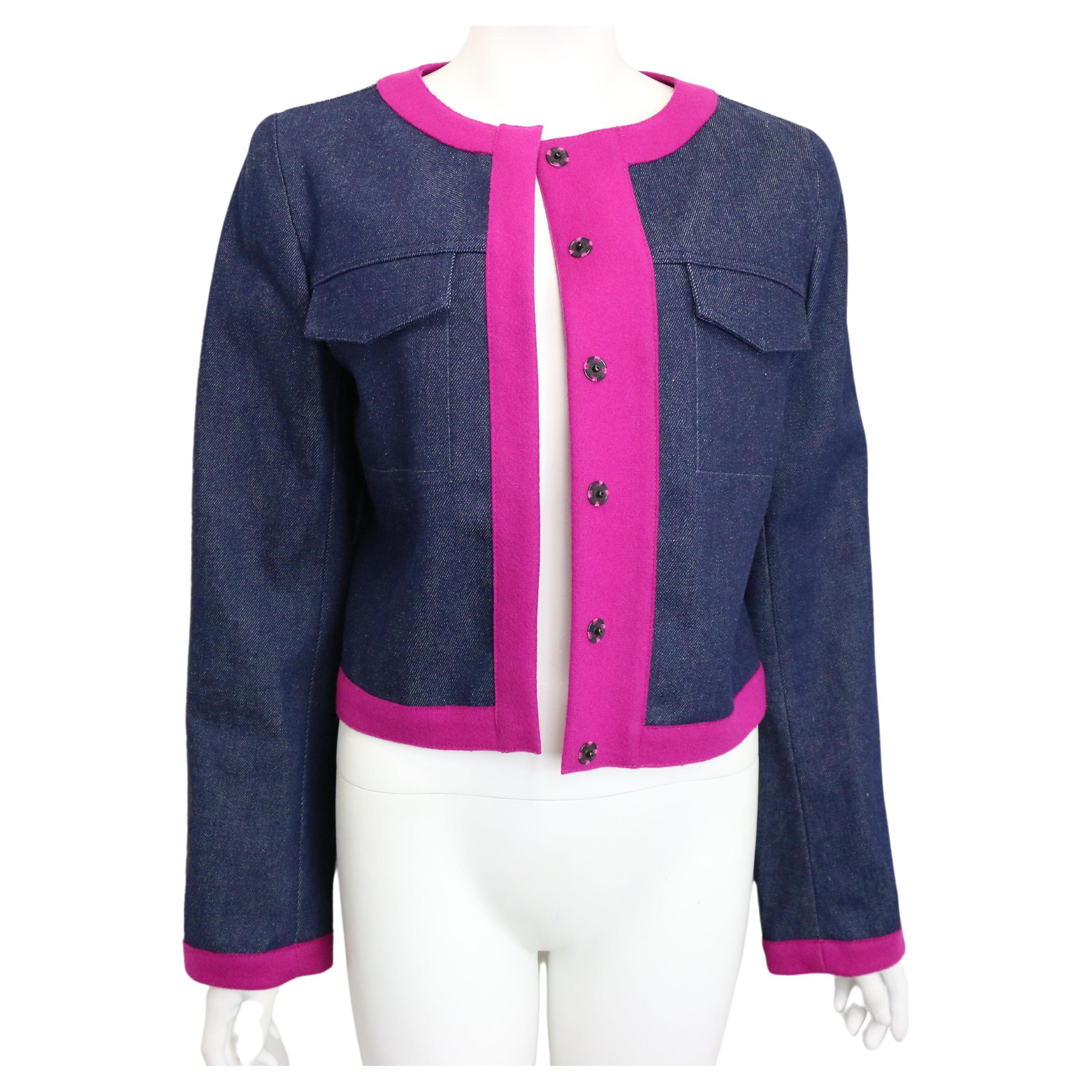 Fendi Marineblaue Jeansjacke mit kontrastierendem rosa Paspelbesatz und Cropped Denim Jacket im Angebot