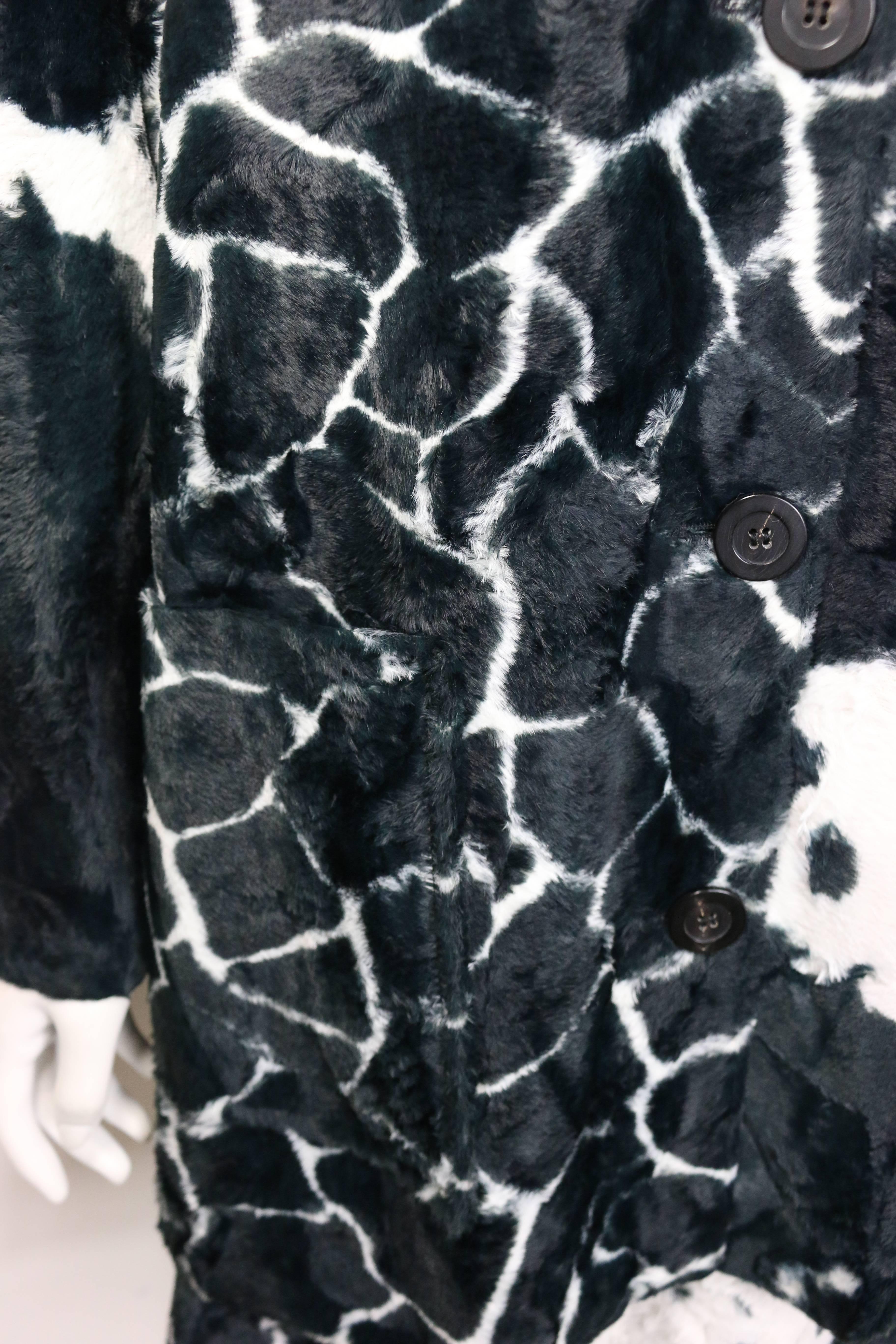  Kenzo ensemble veste et jupe en fausse fourrure imprimée vache noire et blanche  Pour femmes 