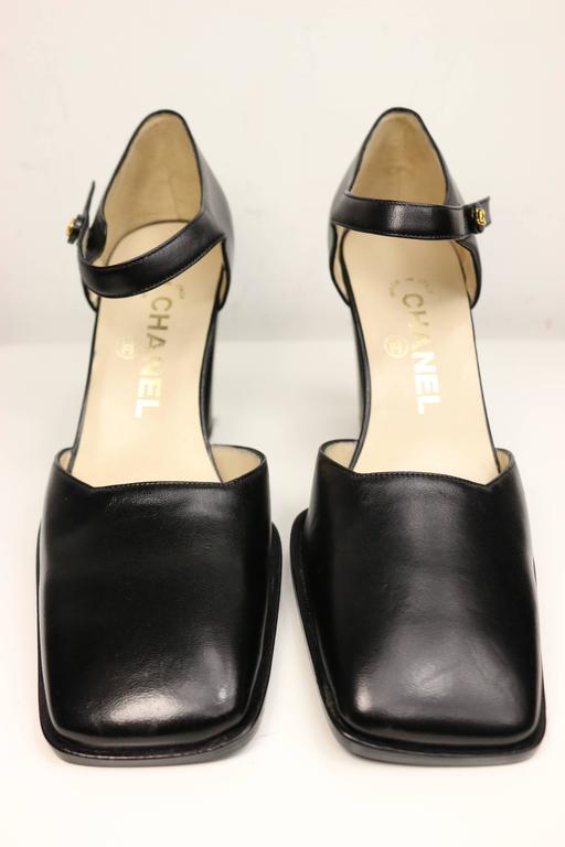 square toe heels 90s