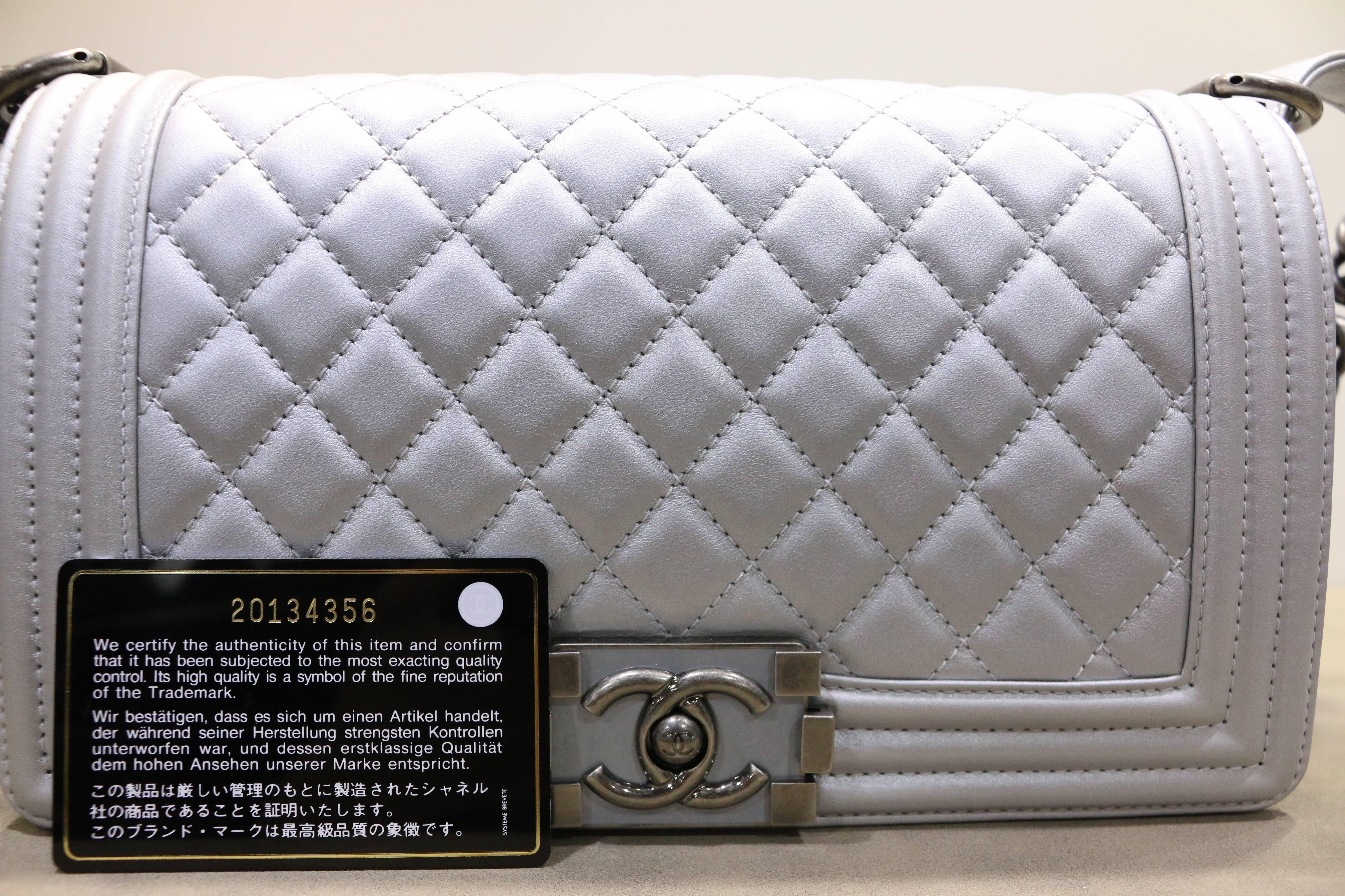 Chanel Silver Metallic Calfskin Quilted Medium Boy Flap Bag  In New Condition In Sheung Wan, HK