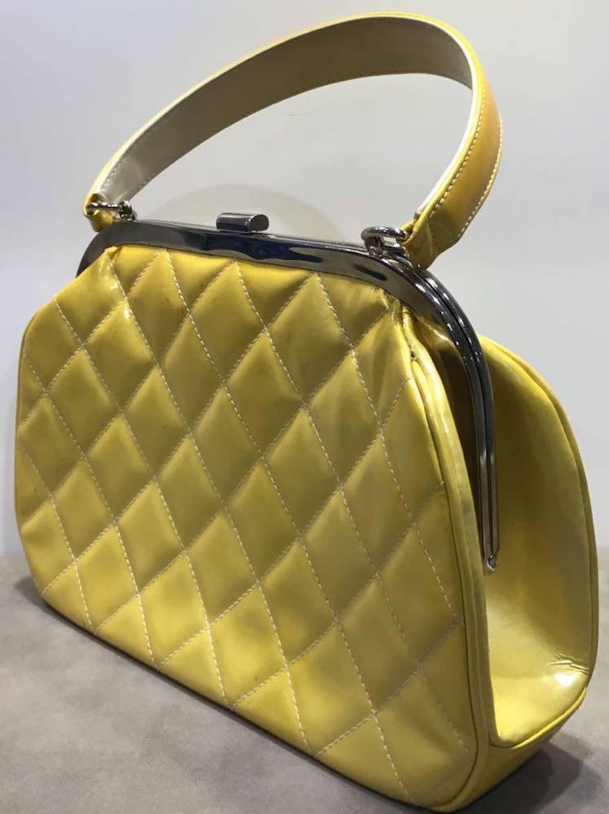 - Vintage 90s Chanel yellow quilted patent leather handbag with silver hardware. 

- Featuring silver "CC" logo. Silver leather interior with zipper pocket. Silver hardware lock closing. 

- Measurement: W23 cm x H 16cm x D 6cm. 

-