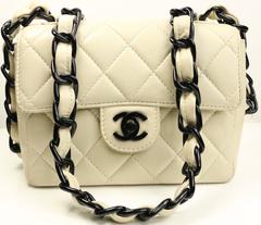 Chanel Vanille gestepptes Lammleder mit schwarzer Vinylkette Mini-Klappentasche