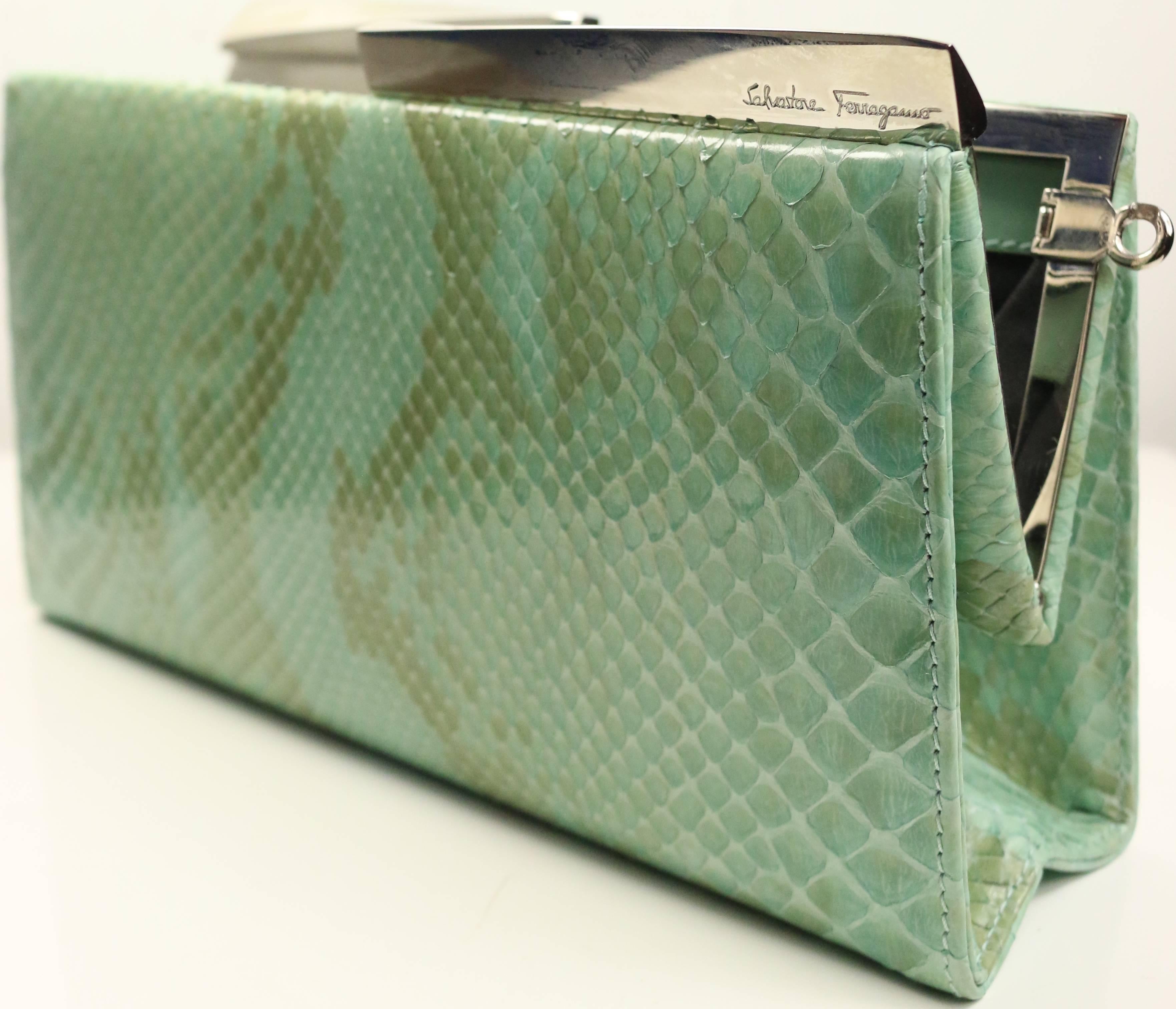 Salvatore Ferragamo Green Python Clutch bag  In Excellent Condition For Sale In Sheung Wan, HK