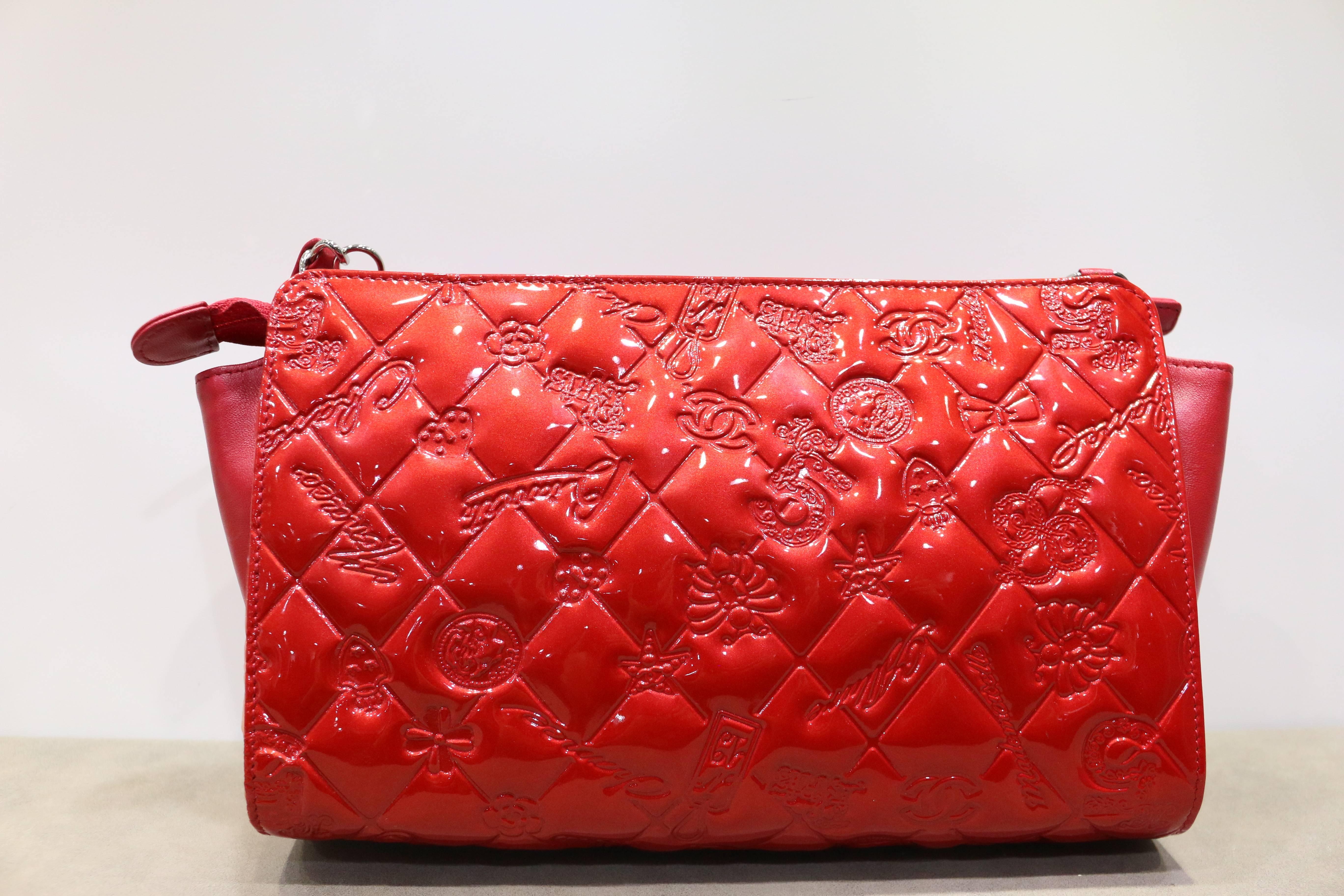 Chanel Red Patent and Lamb Icon motif Porch Bag In Excellent Condition In Sheung Wan, HK