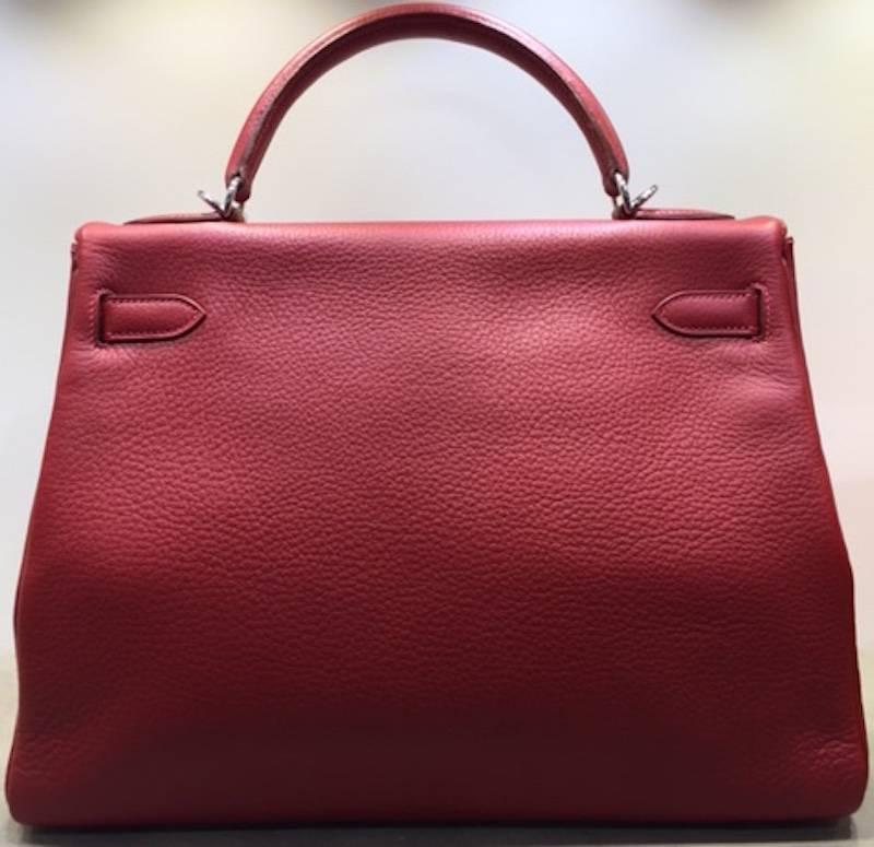 Hermes 32cm Kelly Retourne Bag Rouge Garance Clemence in Palladium Plated  In Excellent Condition In Sheung Wan, HK