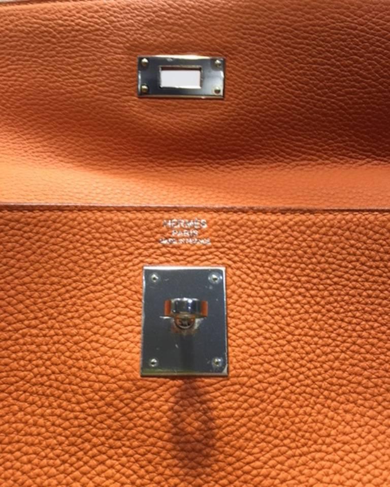 Hermes 32cm Kelly Retourne Bag Orange Togo Leather in Palladium Plated  In Excellent Condition In Sheung Wan, HK