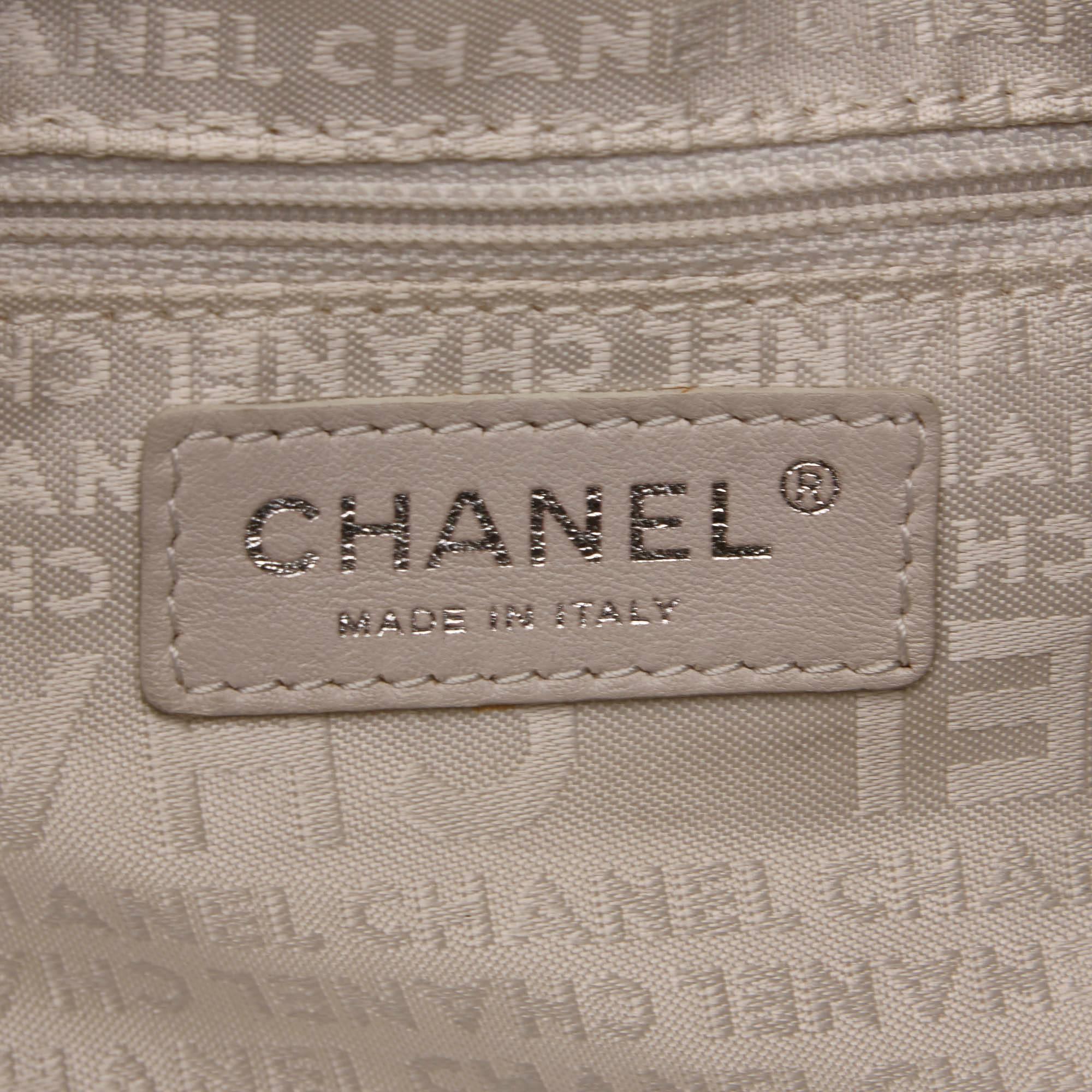 Chanel Black and White Wild Stitch Drawstring Tote Bag In Excellent Condition In Sheung Wan, HK