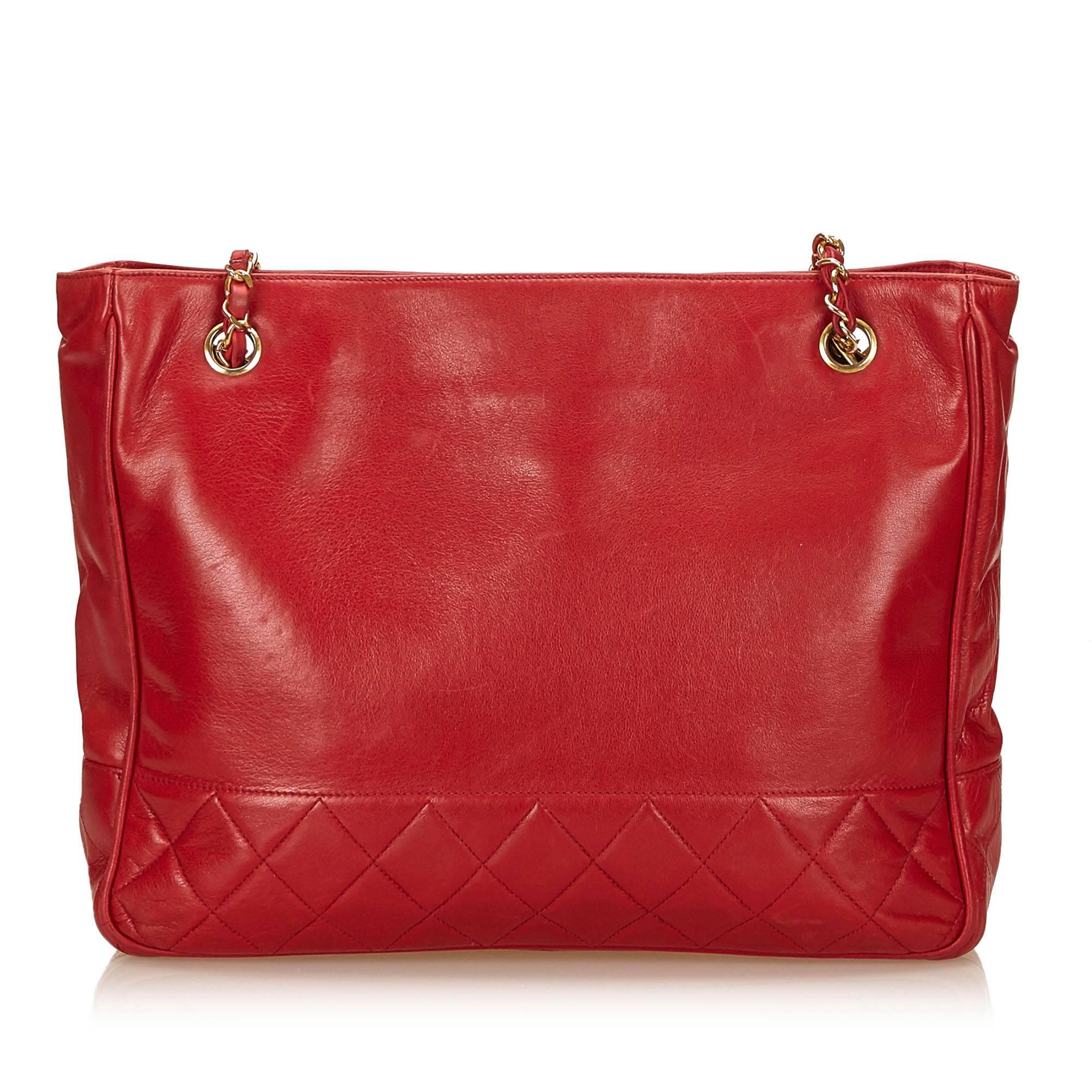 Chanel Red Lambskin Leather Shoulder Bag  In Excellent Condition In Sheung Wan, HK