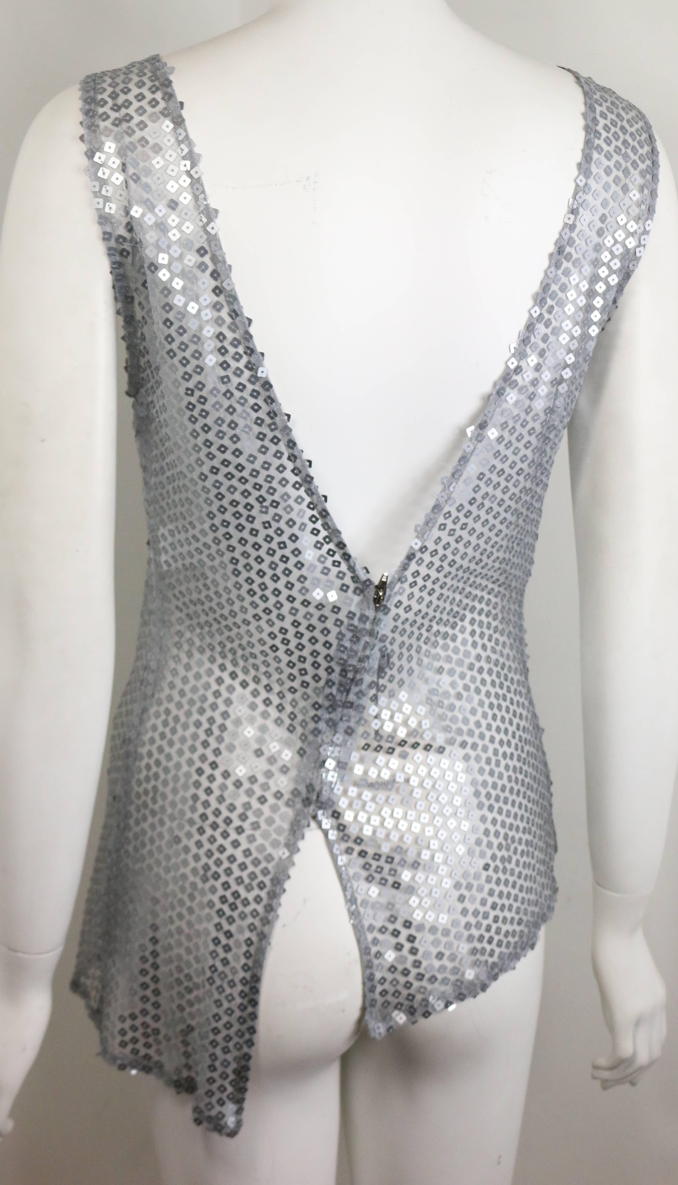 Argent Costume National - Haut asymétrique à sequins carrés et argenté « See Through Asymmetric » en vente