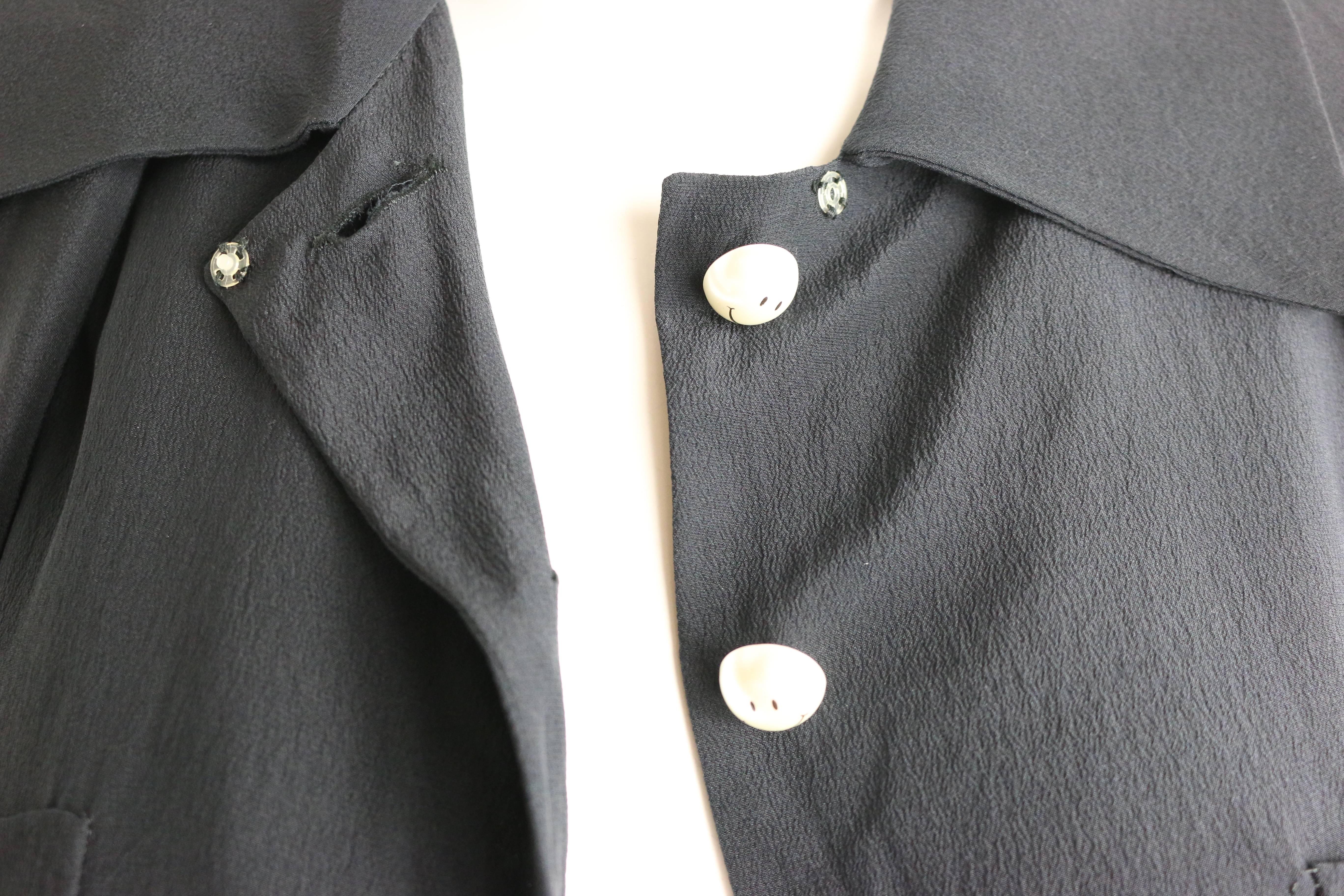 Moschino Couture - Haut sans manches en soie noire avec boutons en perles smiley  Pour femmes en vente