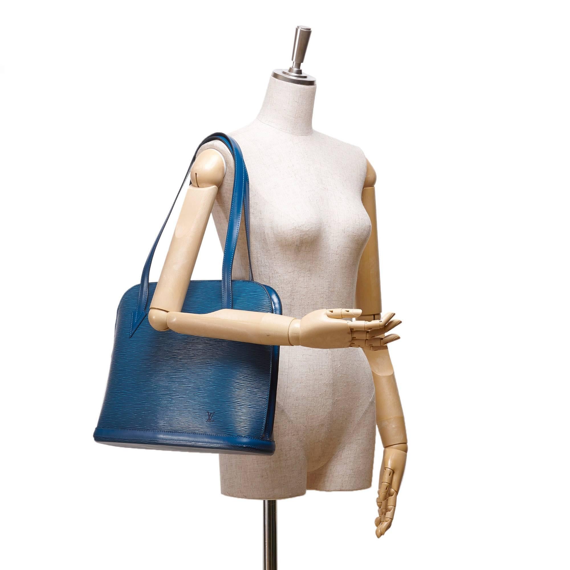 - This Vintage 90s Louis Vuitton blue Lussac handbag features an epi leather body, flat straps, a top zip closure, and an interior zip pocket.

- Made in France. 

- Size: 38cm x 30cm x 12cm. Shoulder Drop: 40cm. 

- Serial No: VI 1905. 

- Please