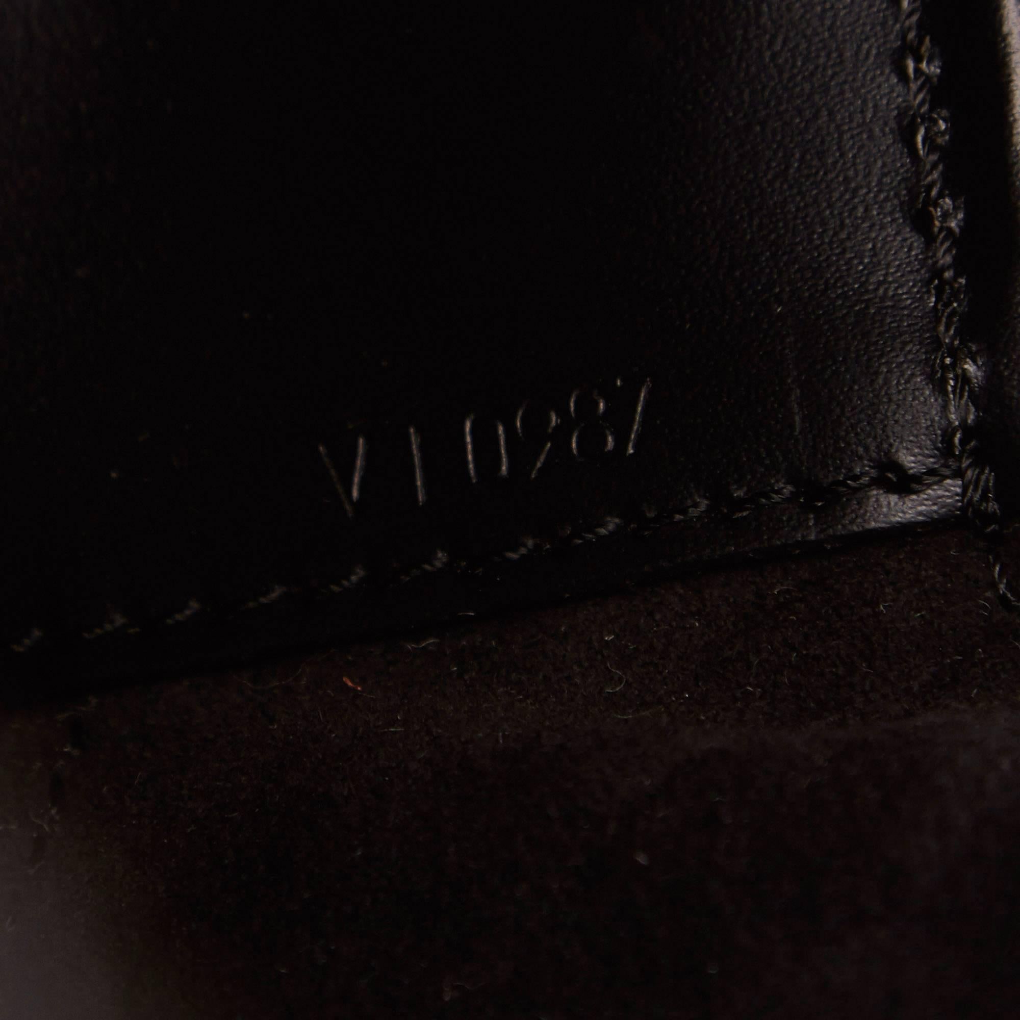 Louis Vuitton Black Epi Leather Sac Seau Bag at 1stDibs | lv sac seau ...